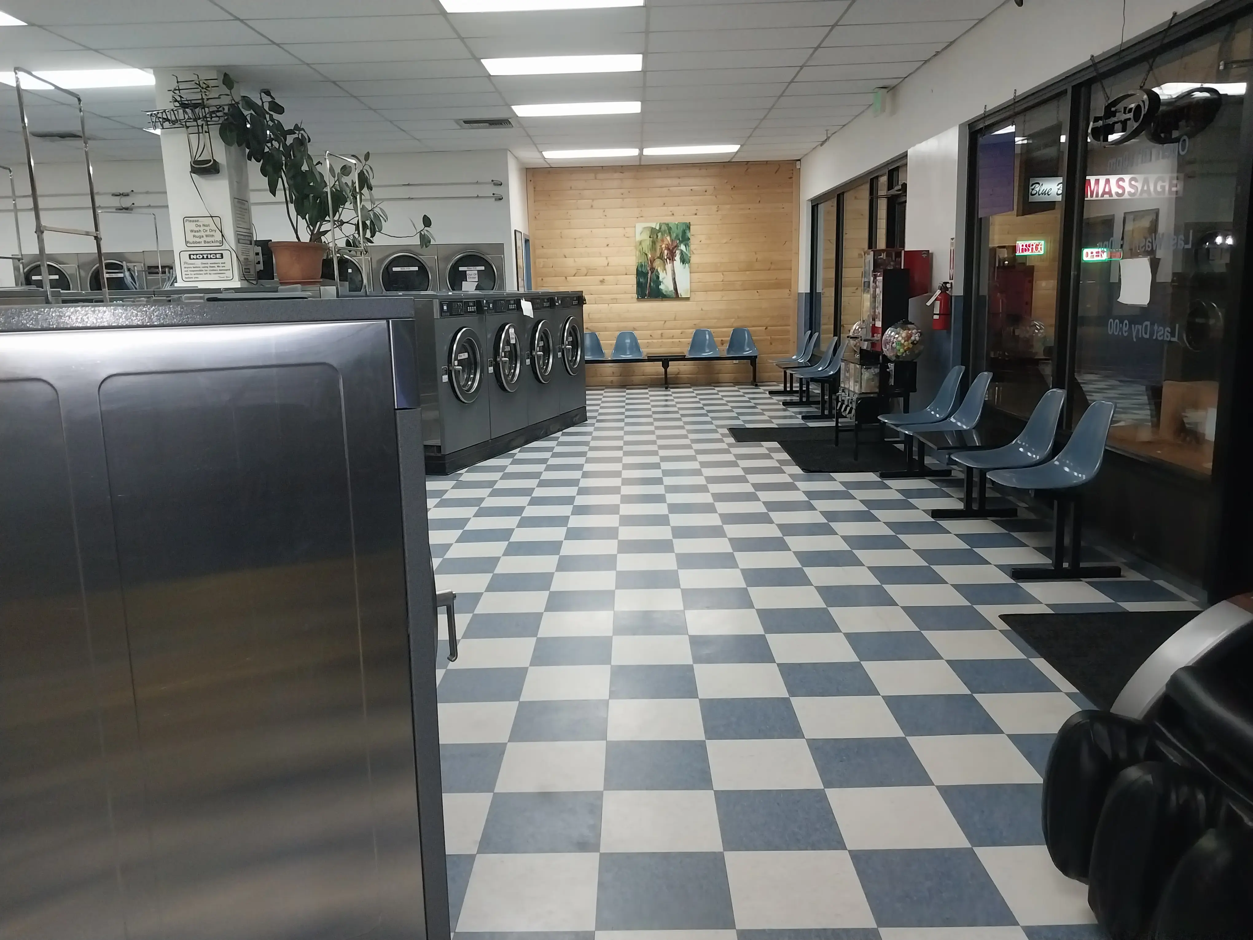 Blue Lagoon Laundry - Image 16