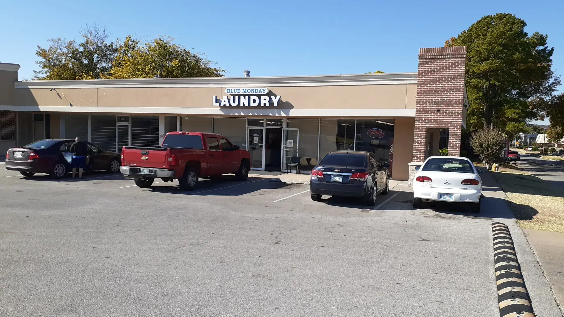 Blue Monday Laundry & Cleaners thumbnail 5