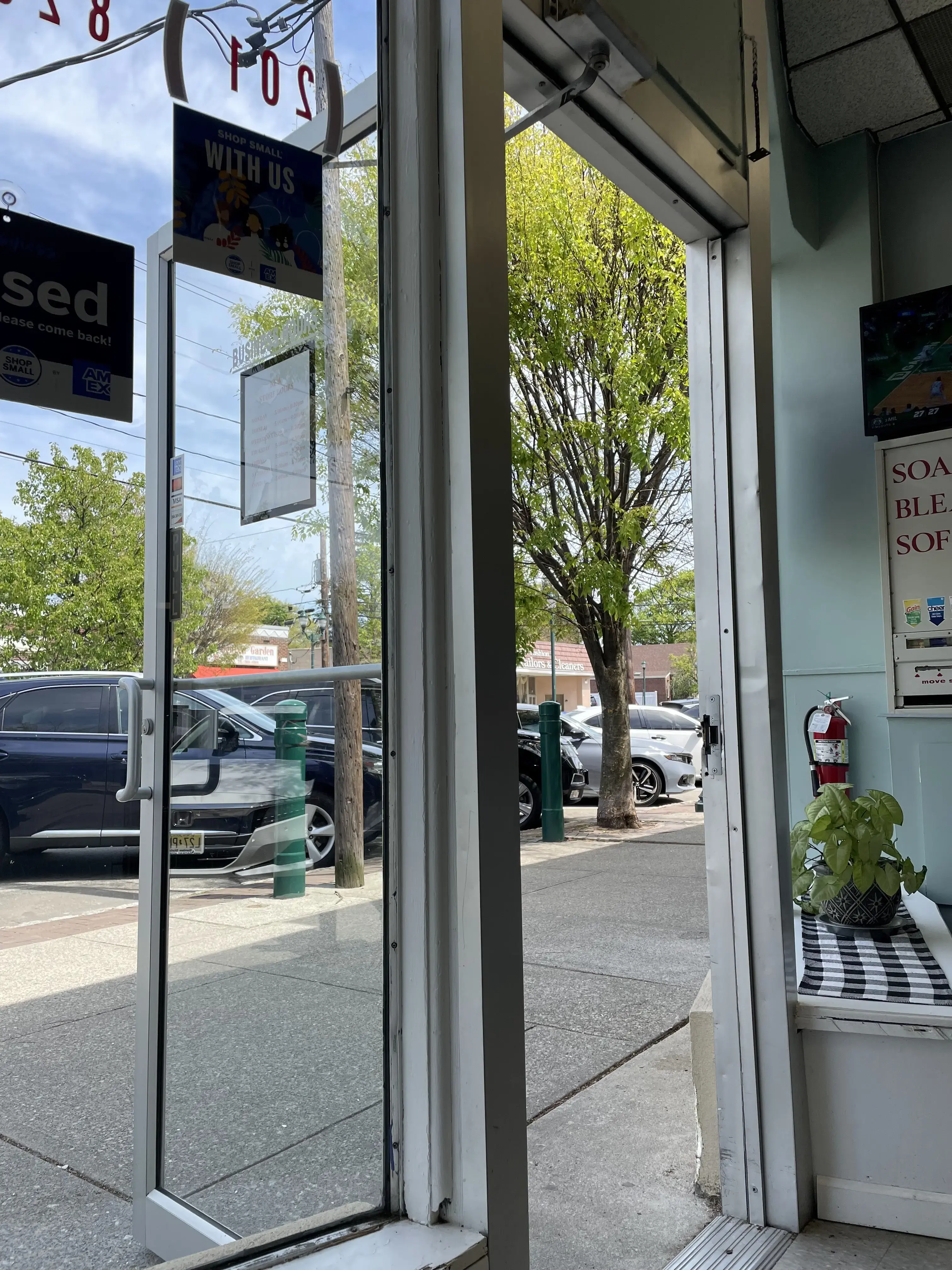 Blue Sky Laundromat - Maywood NJ thumbnail 11