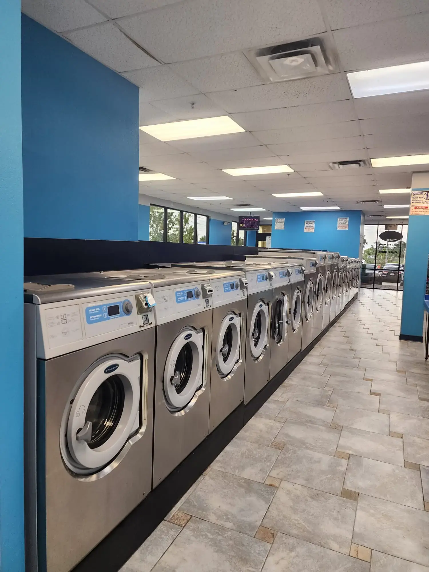 Blue Star Laundromat - Image 14