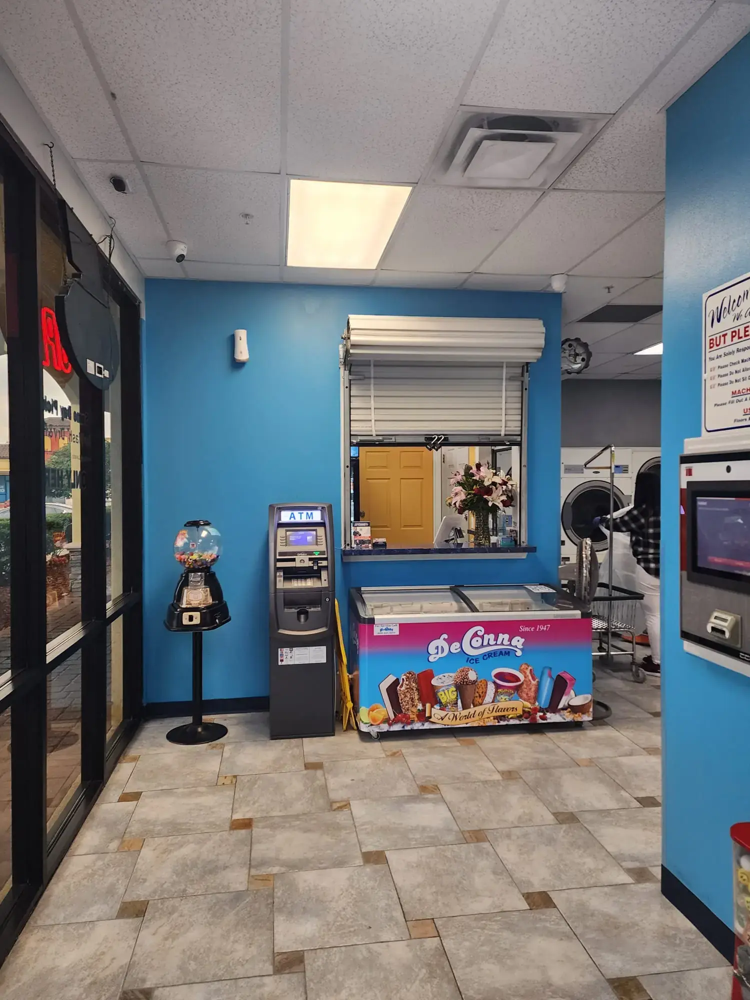 Blue Star Laundromat - Image 4