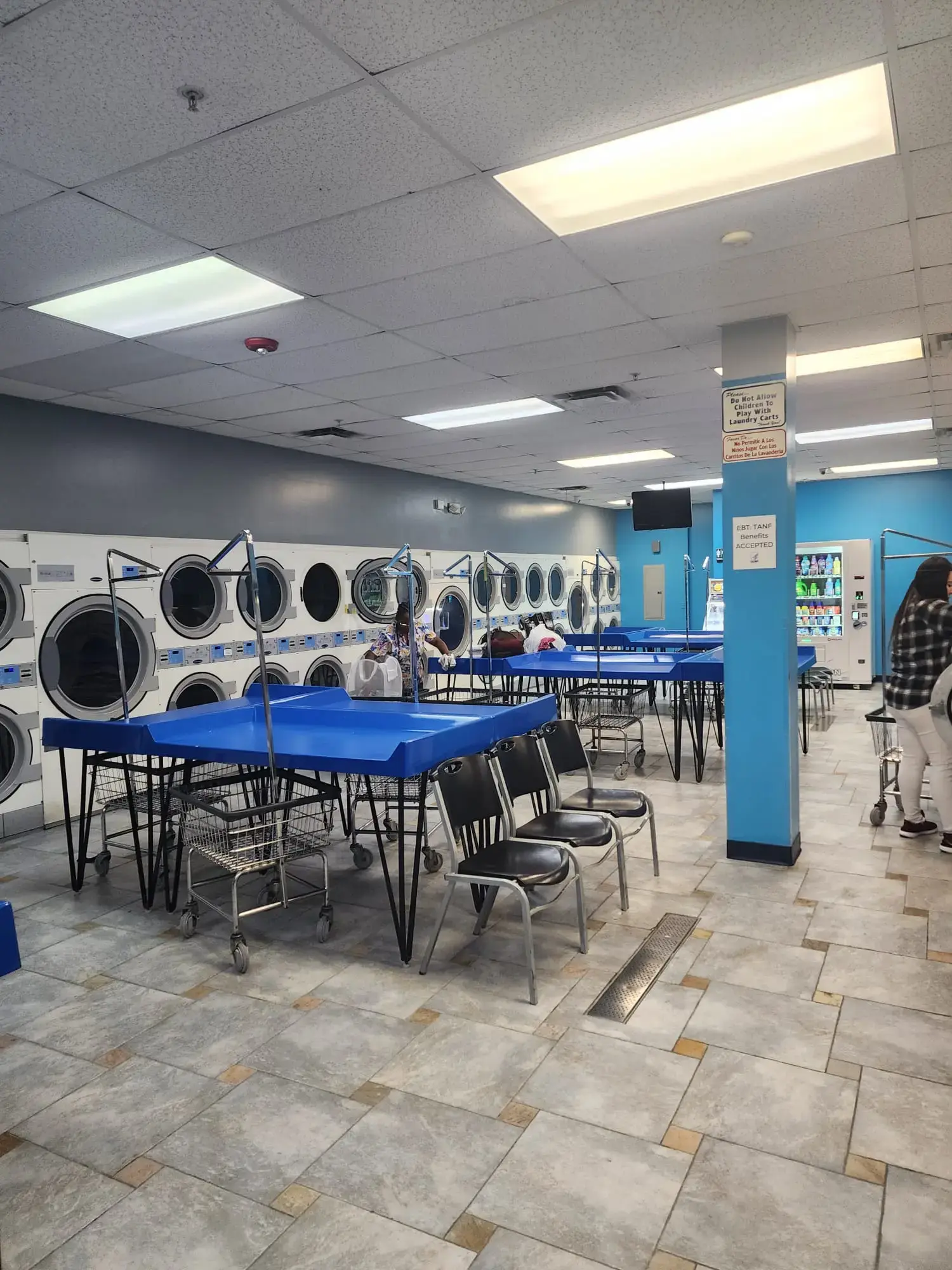 Blue Star Laundromat - Image 10