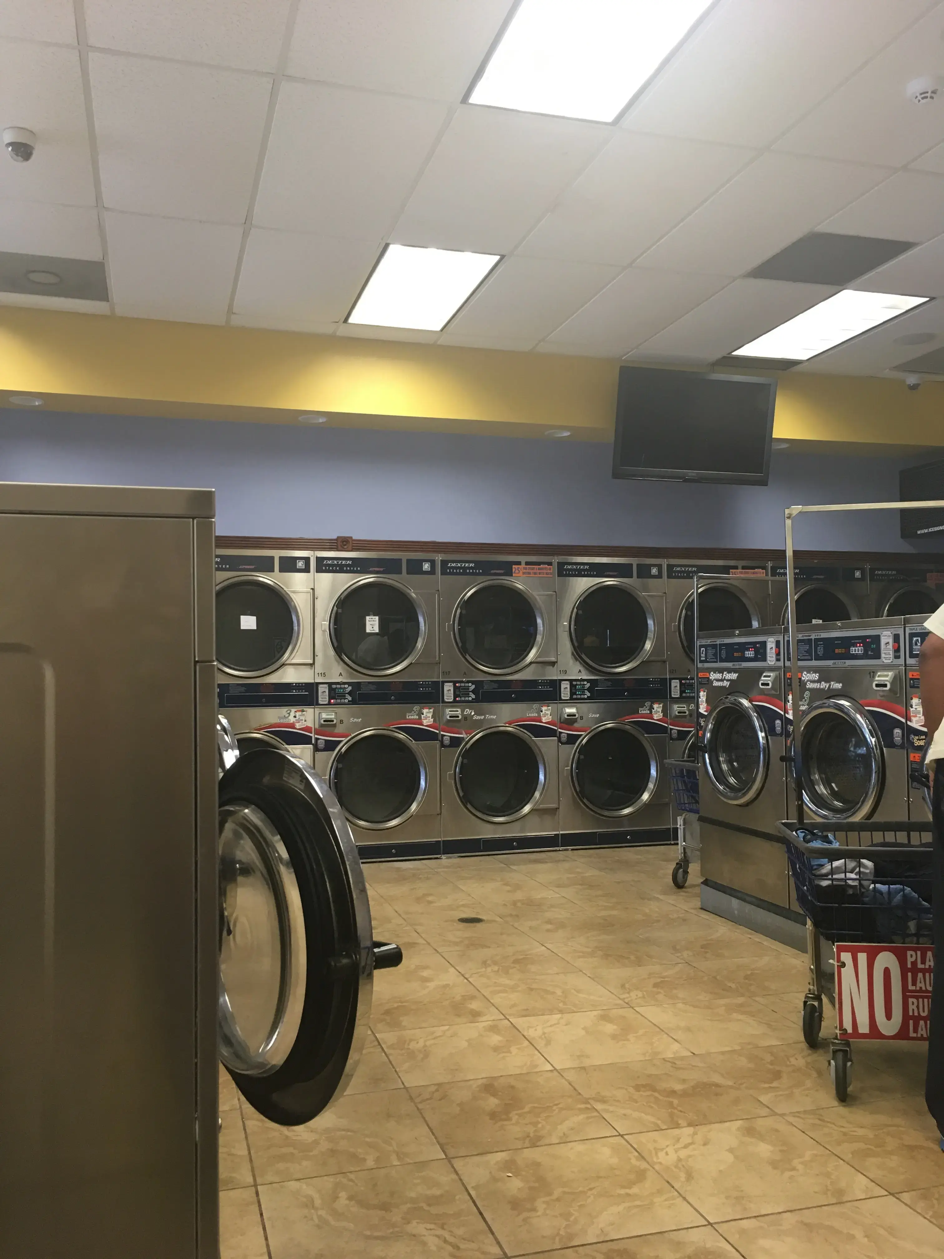 Blue Water Express Laundry thumbnail 17