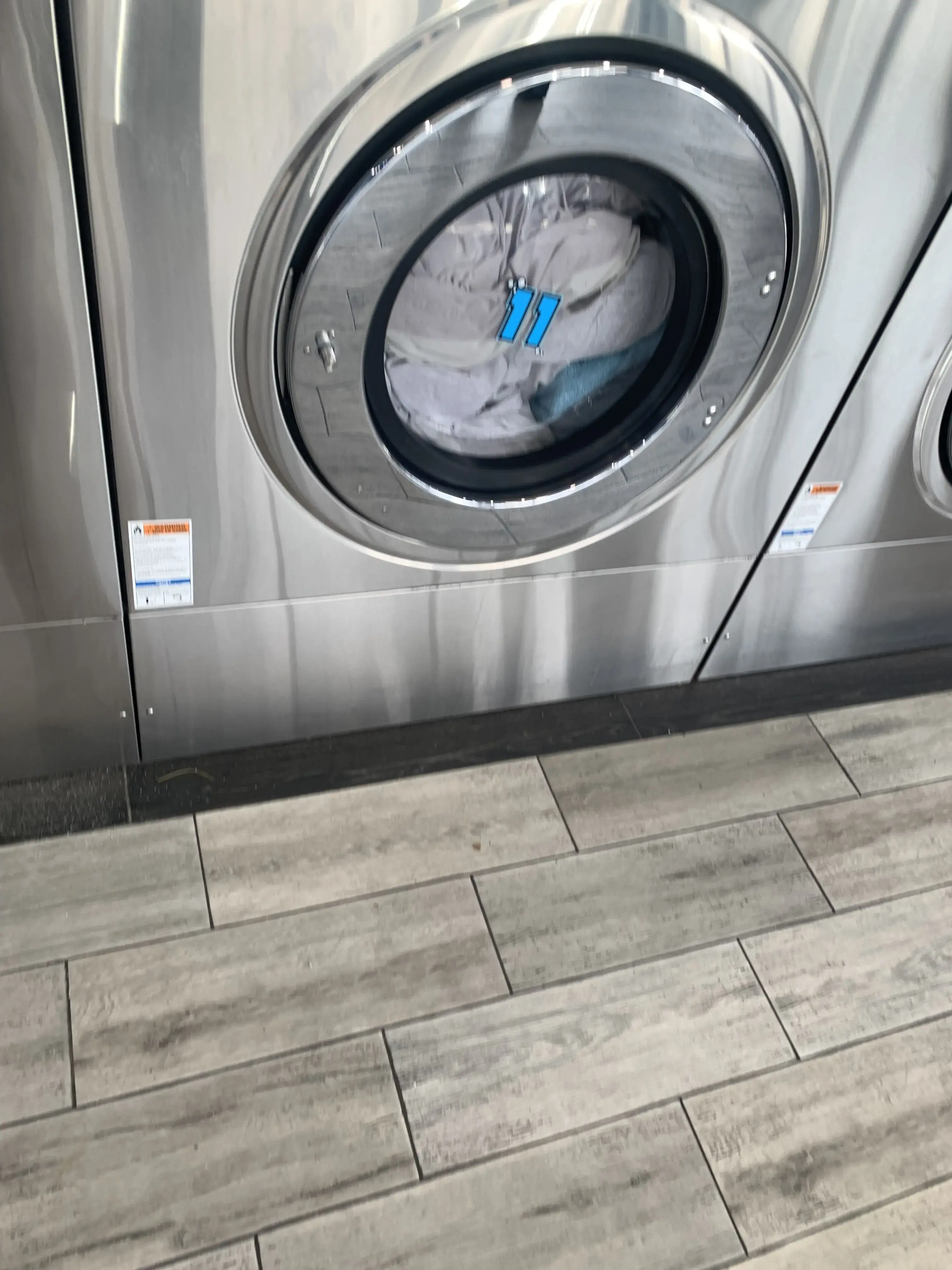 BlueWater Wash Laundromat - Image 5