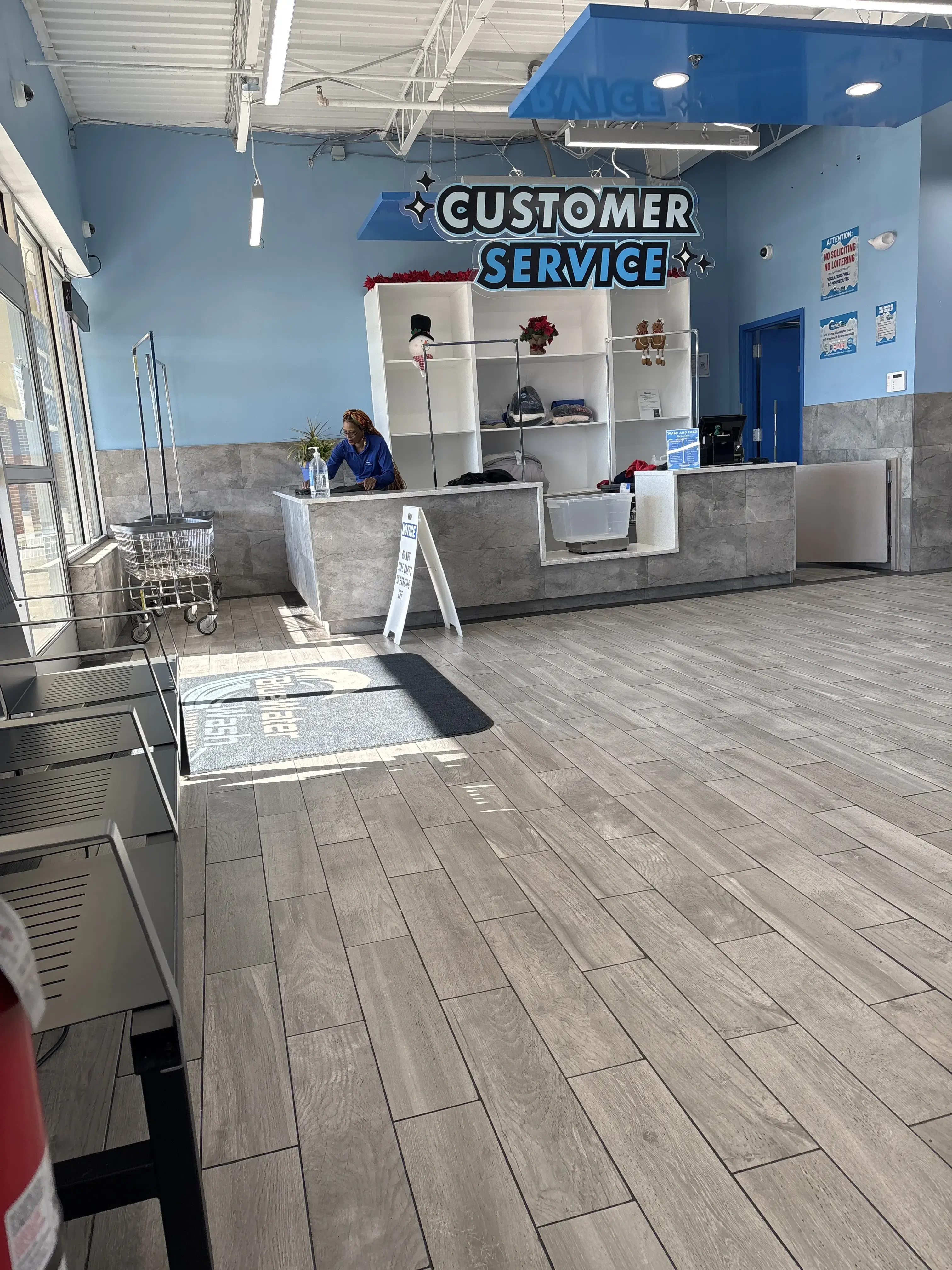 BlueWater Wash Laundromat thumbnail 11