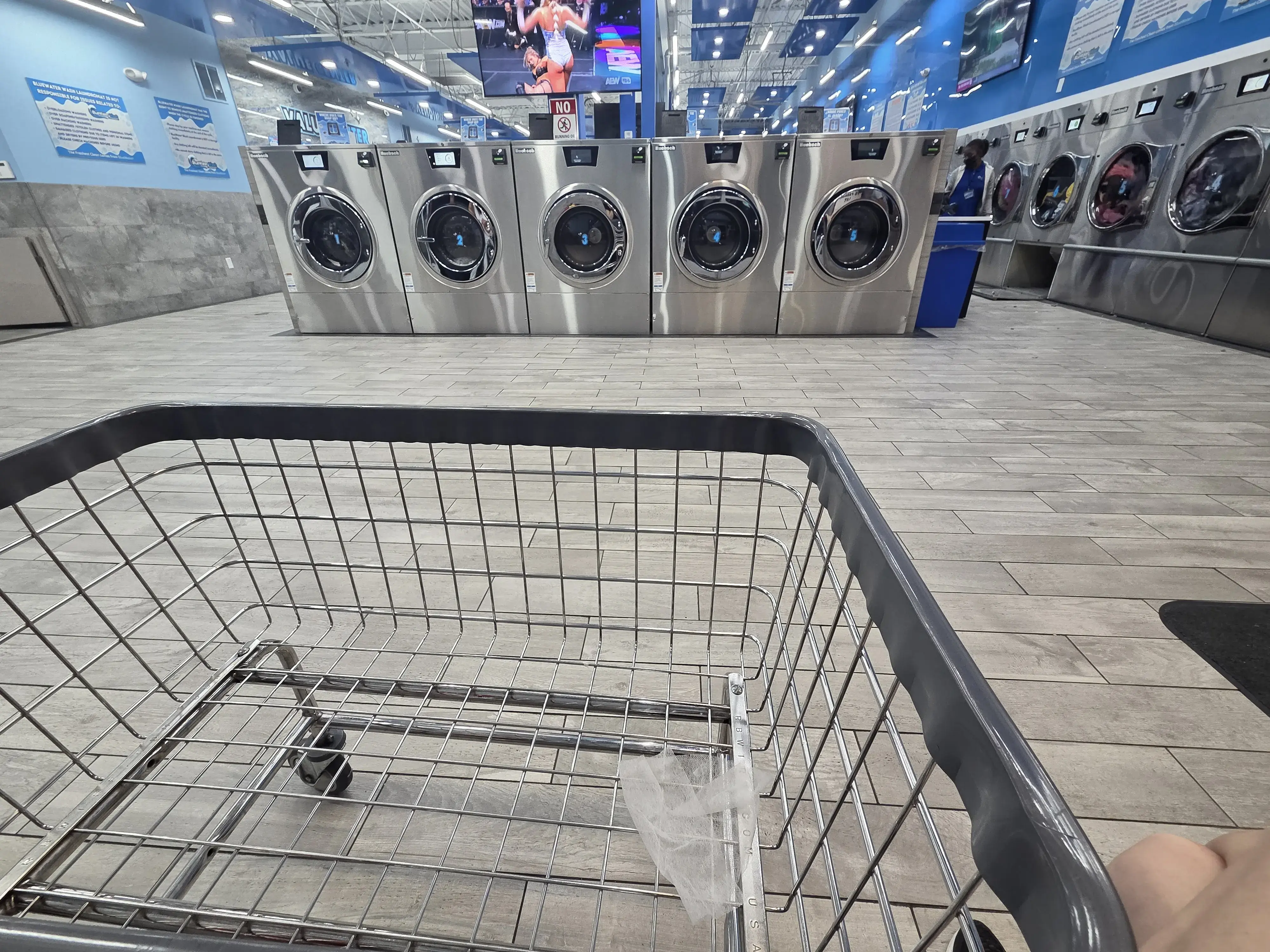 BlueWater Wash Laundromat thumbnail 2