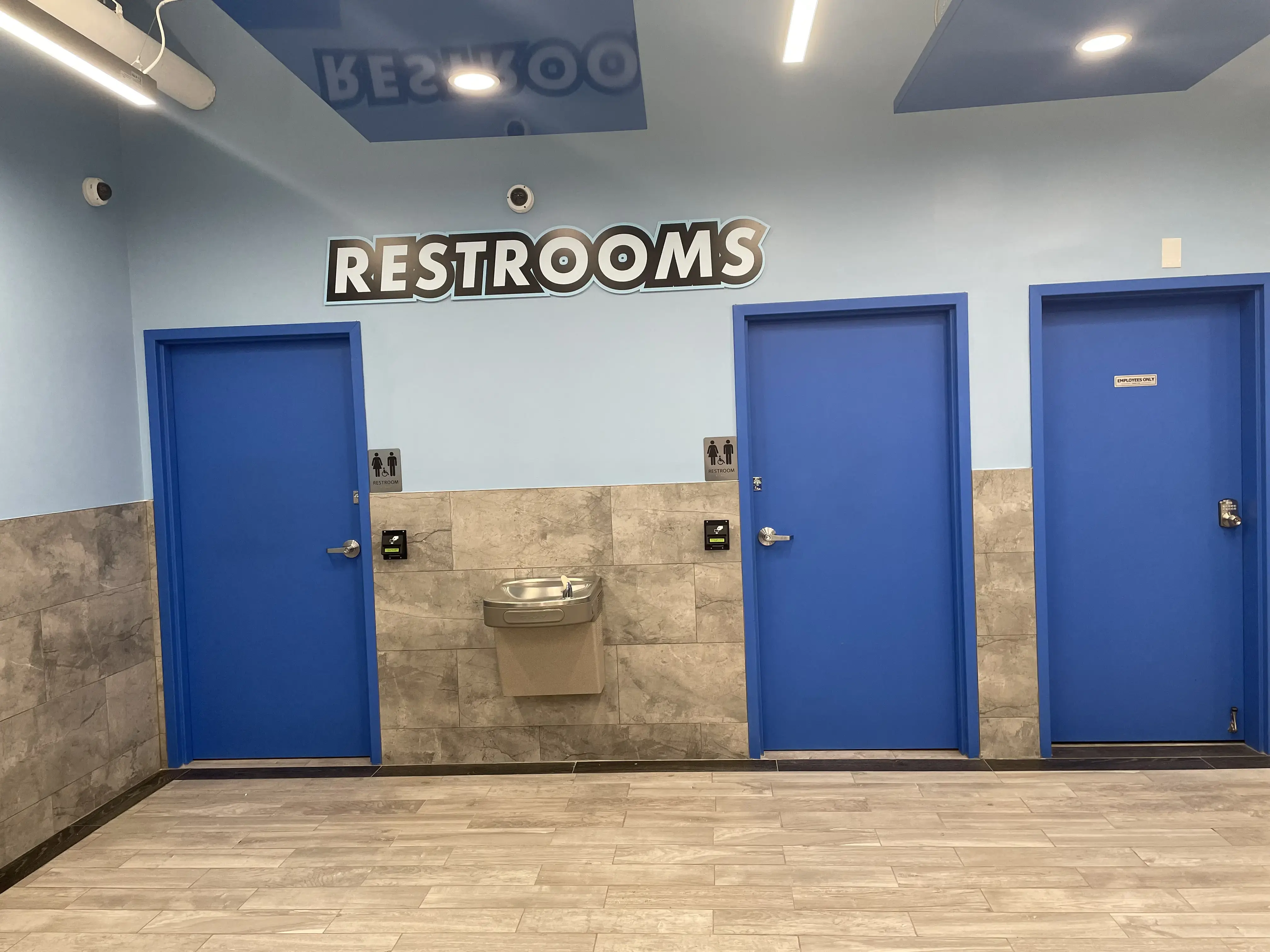 BlueWater Wash Laundromat thumbnail 10