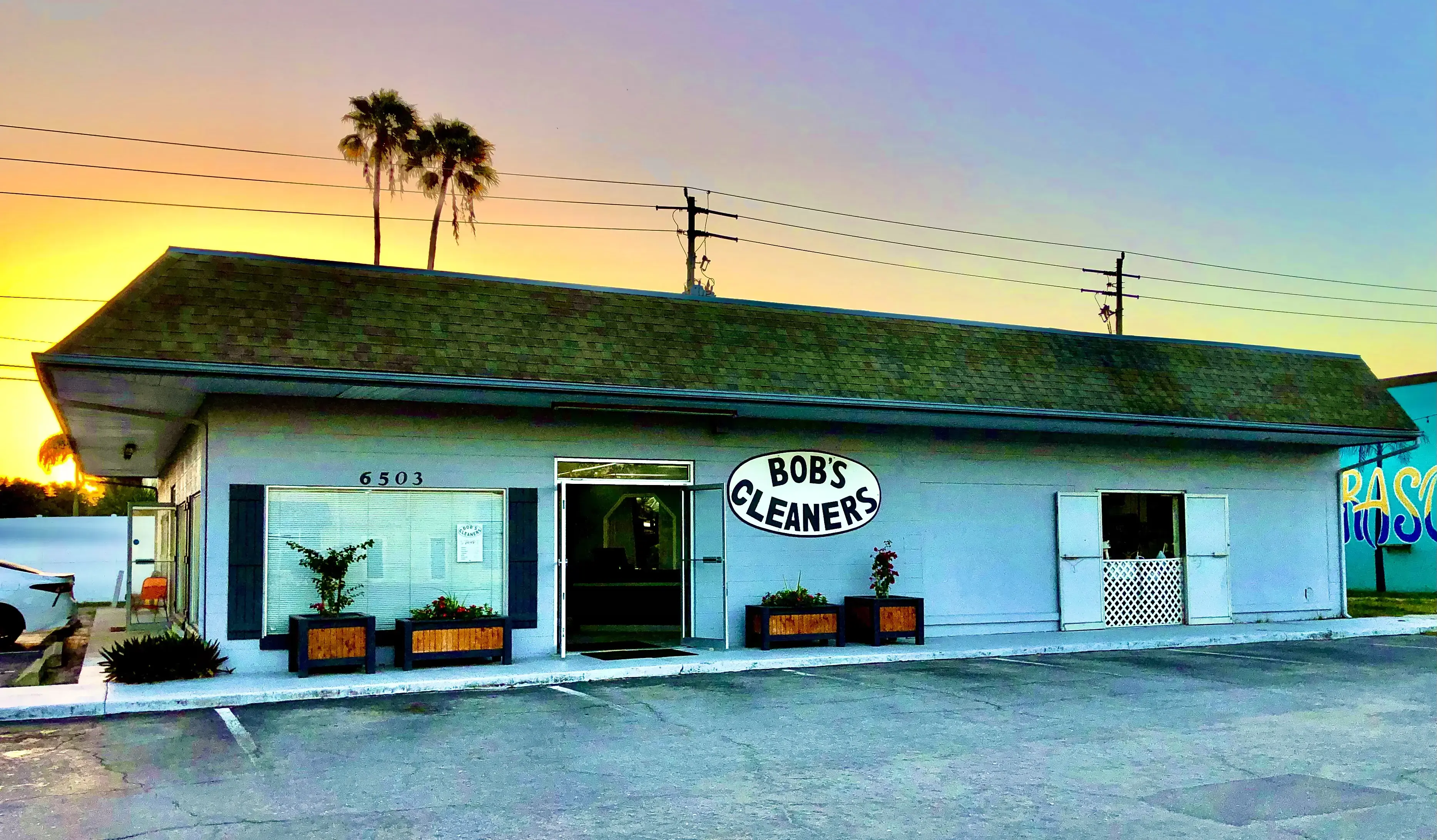 Bob's Laundry & Dry Cleaning location