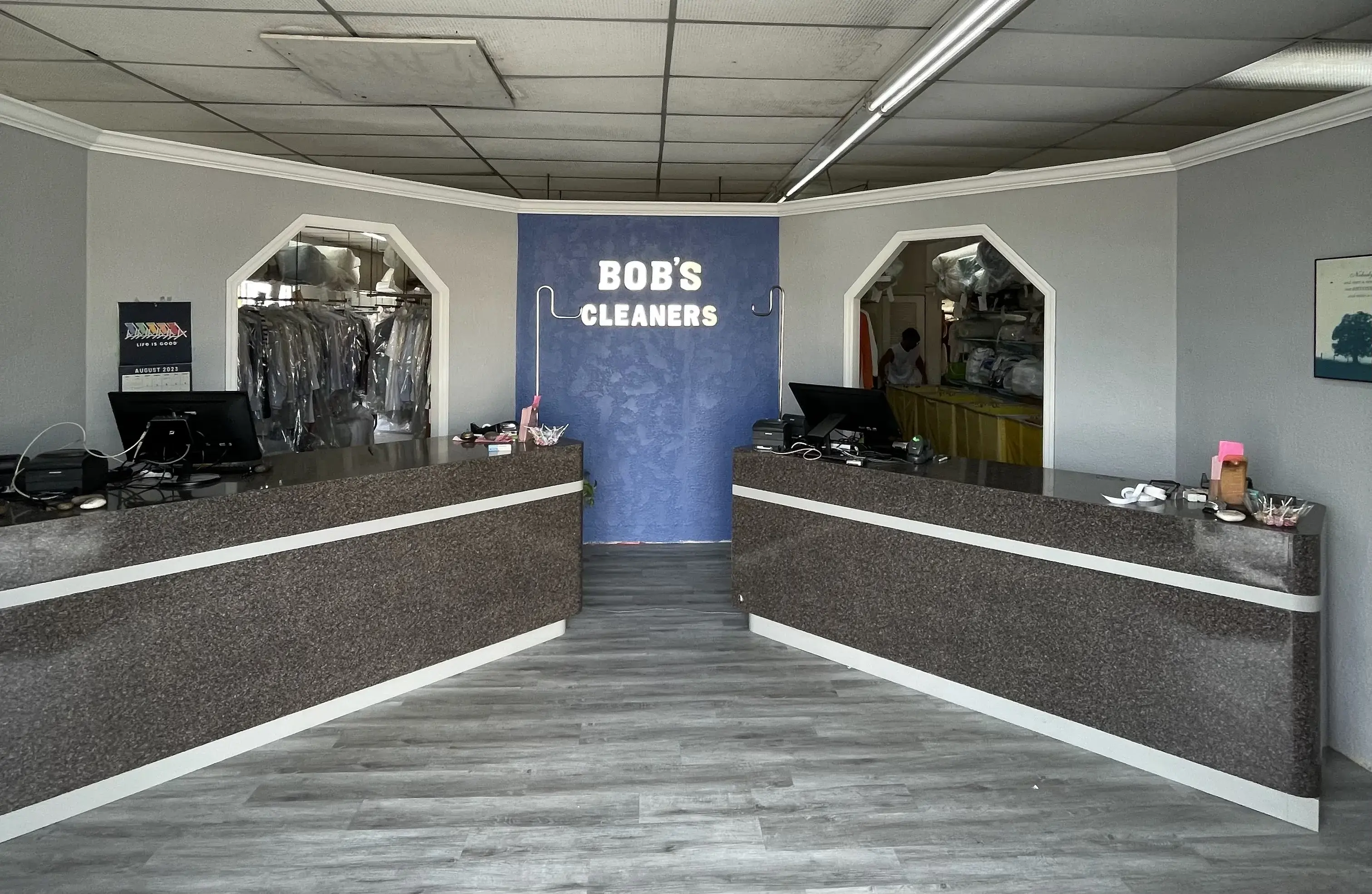 Bob's Laundry & Dry Cleaning thumbnail 4