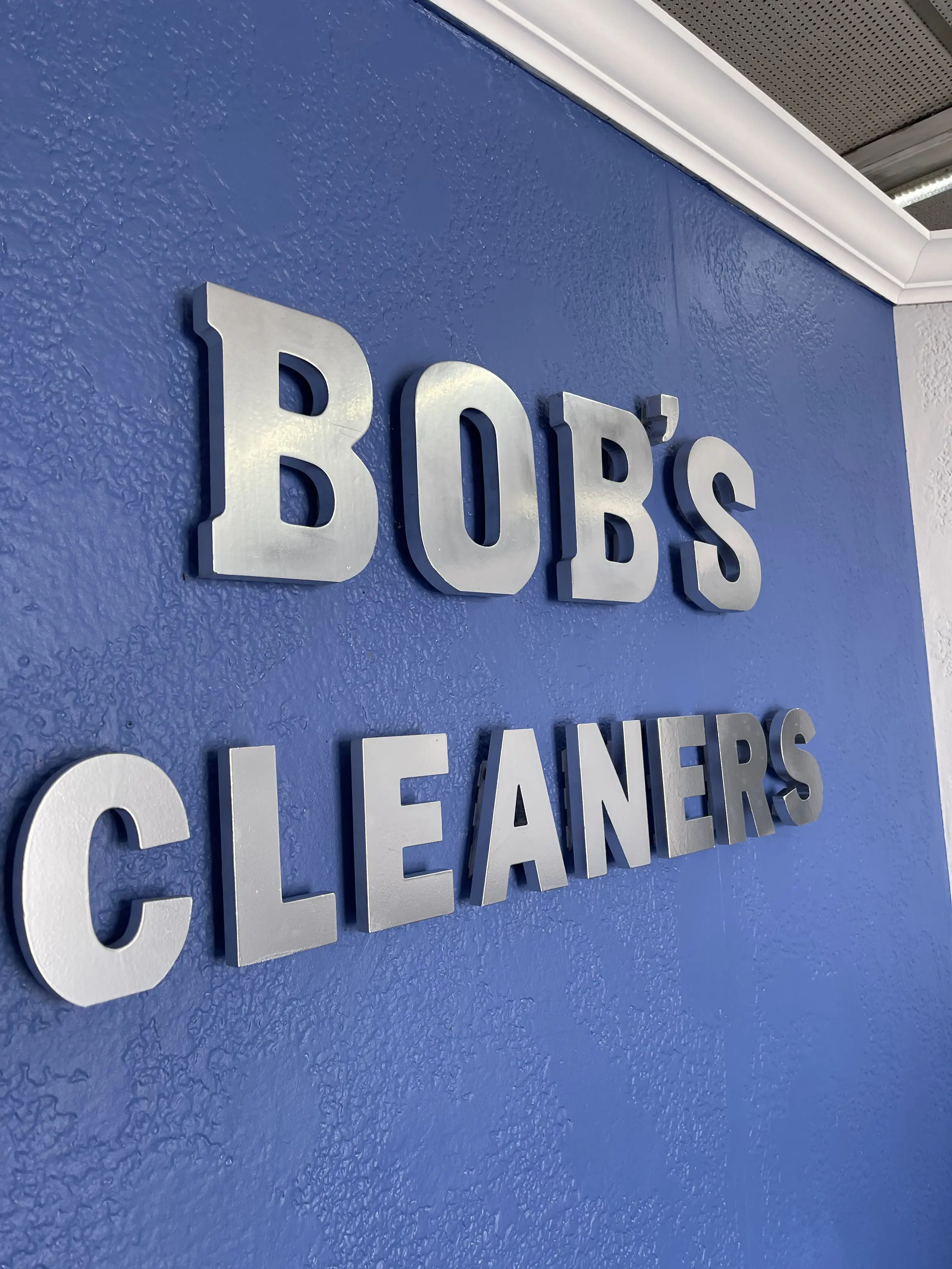 Bob's Laundry & Dry Cleaning thumbnail 13