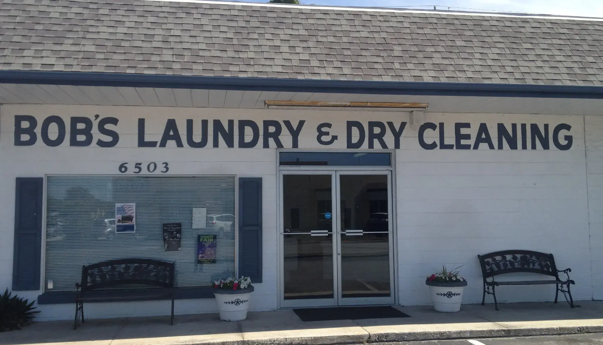 Bob's Laundry & Dry Cleaning thumbnail 5