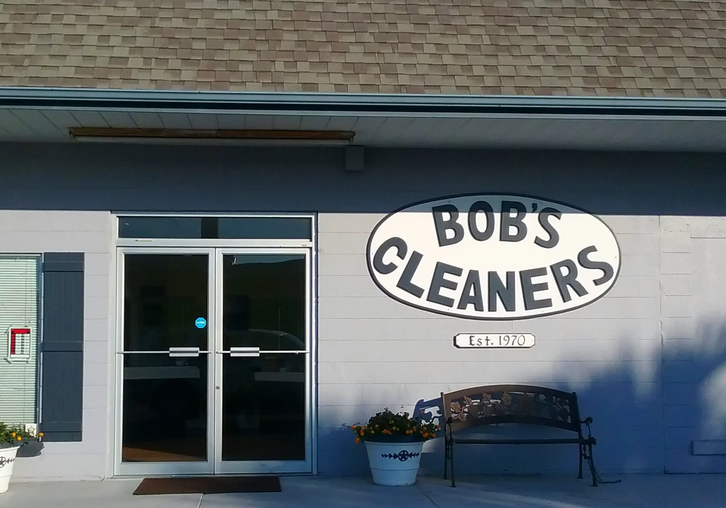 Bob's Laundry & Dry Cleaning thumbnail 15