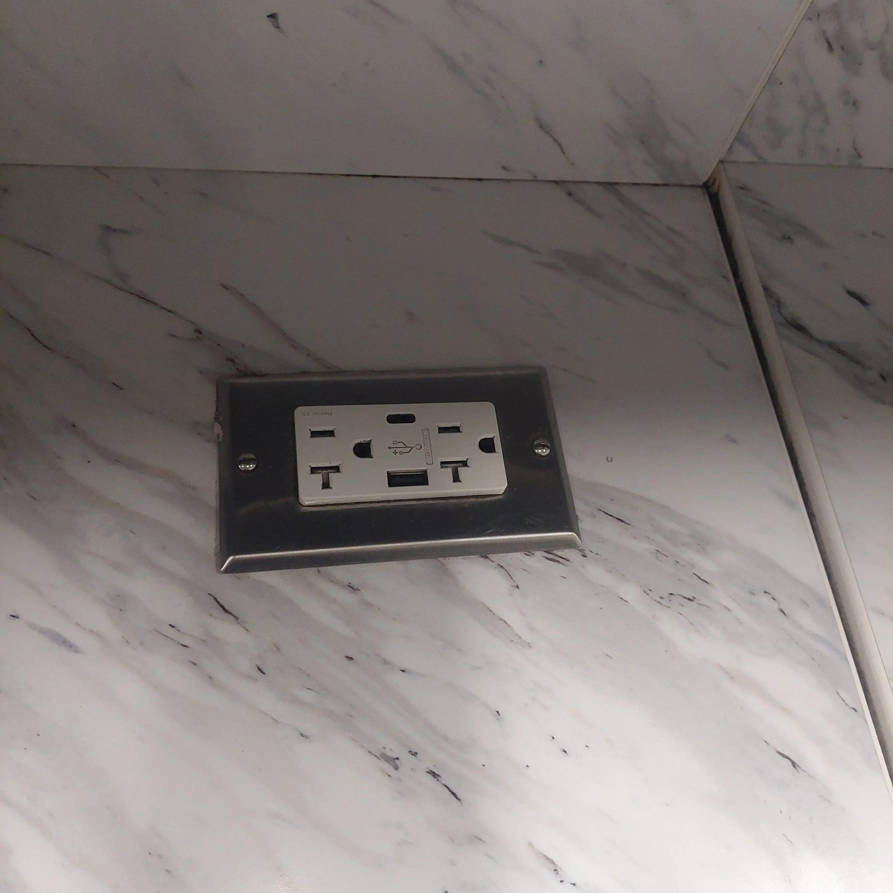 Boulder Express Laundry - Image 13