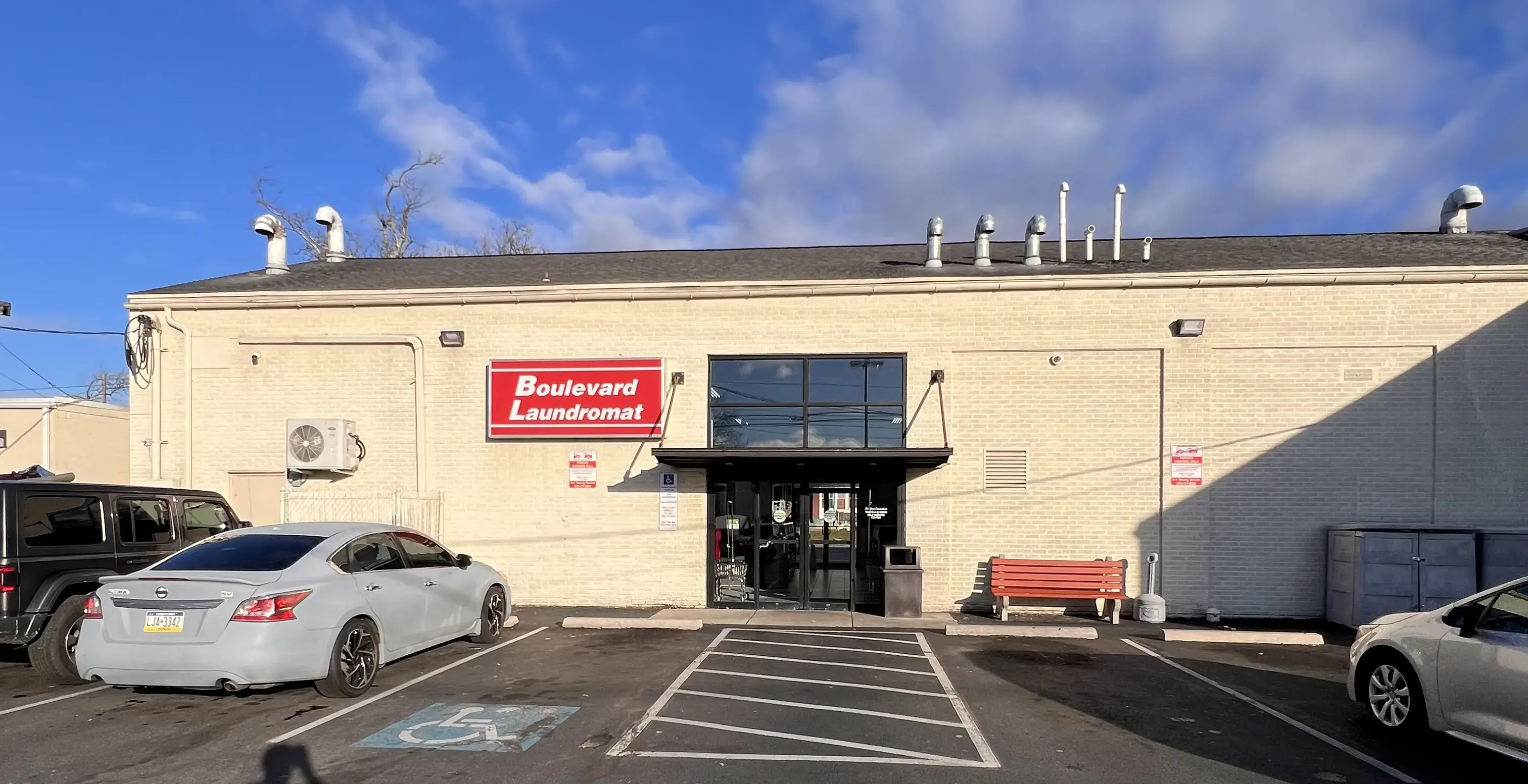 Boulevard Laundromat - Image 6