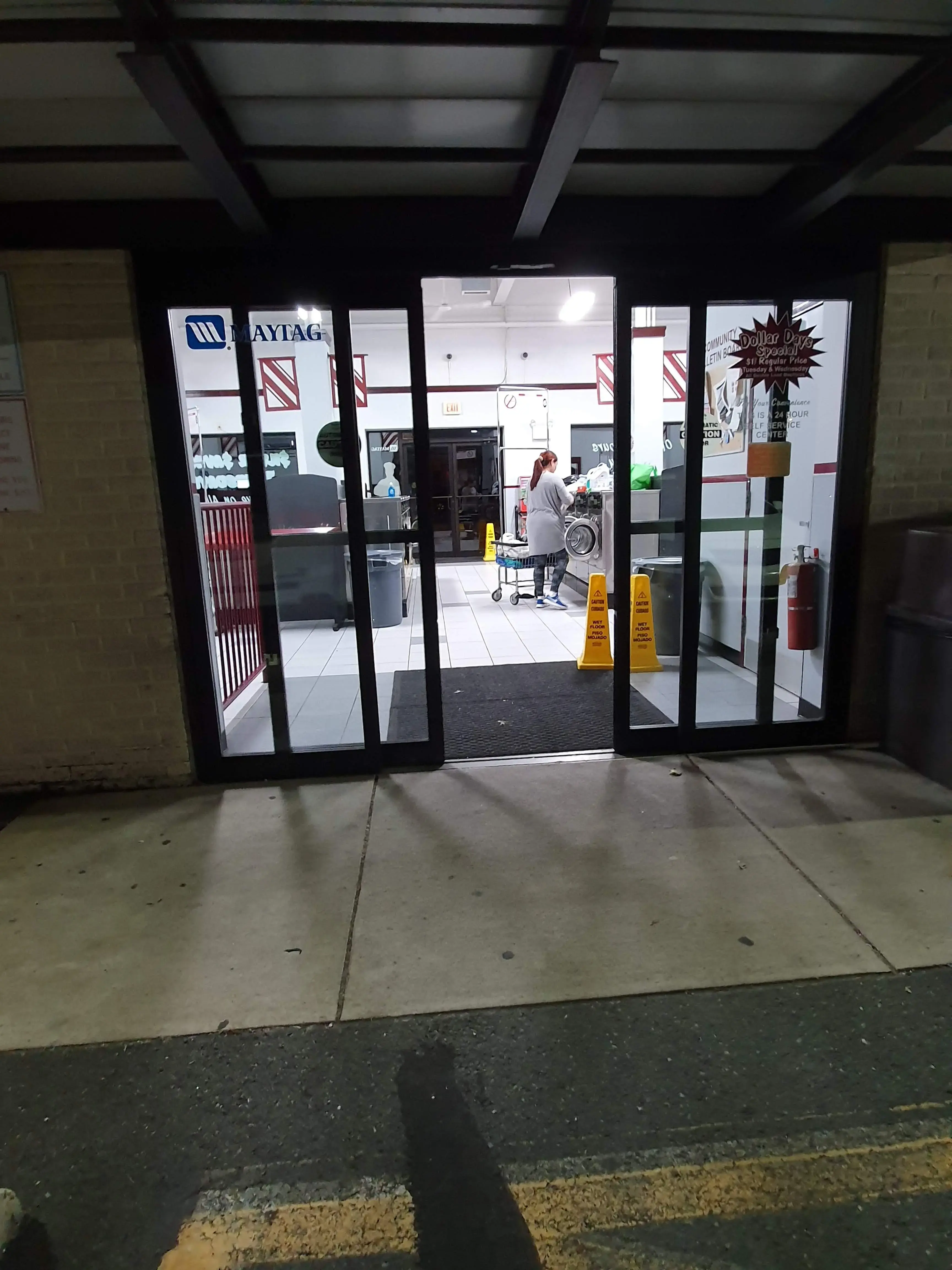 Boulevard Laundromat - Image 11