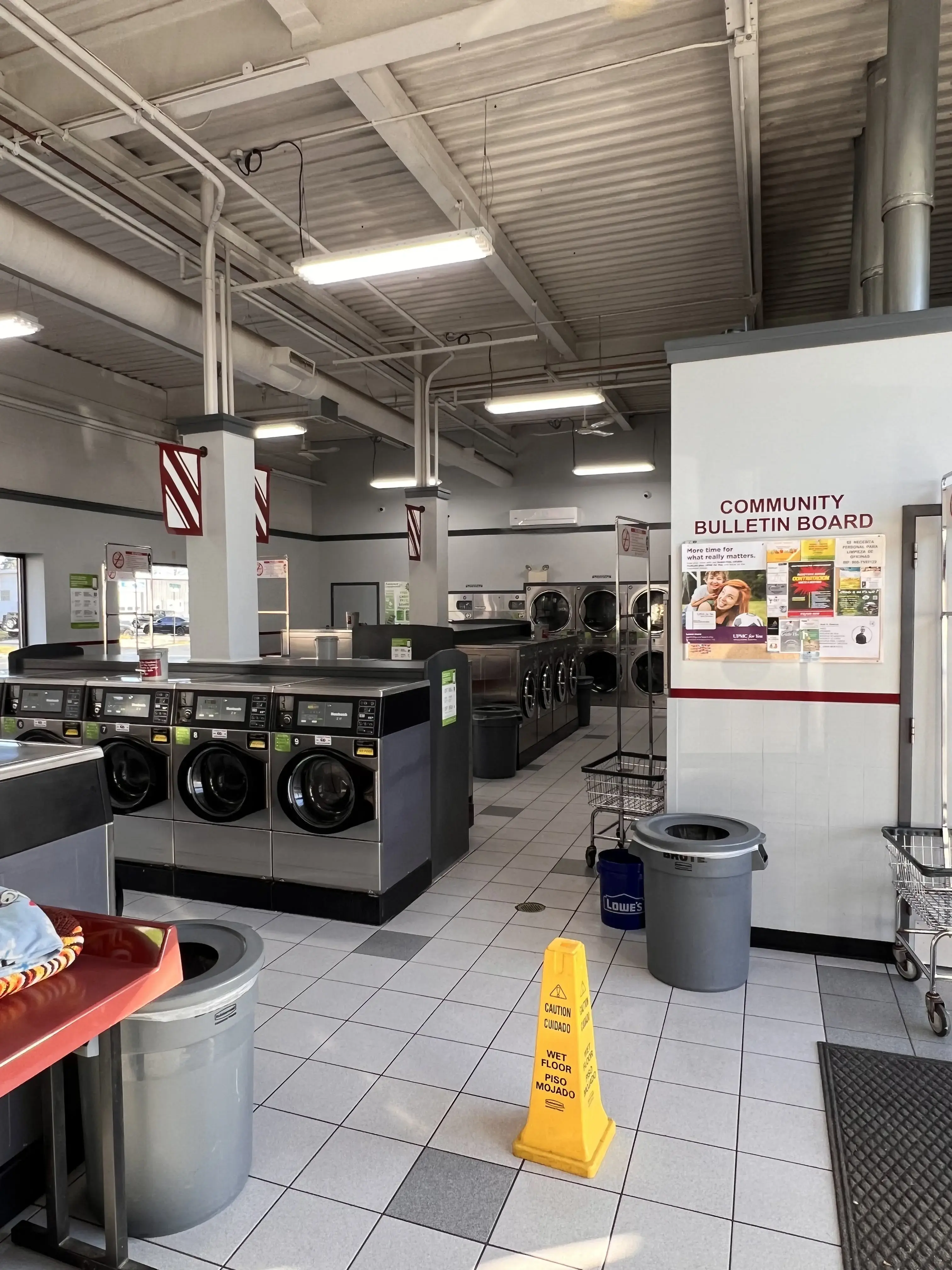 Boulevard Laundromat - Image 12