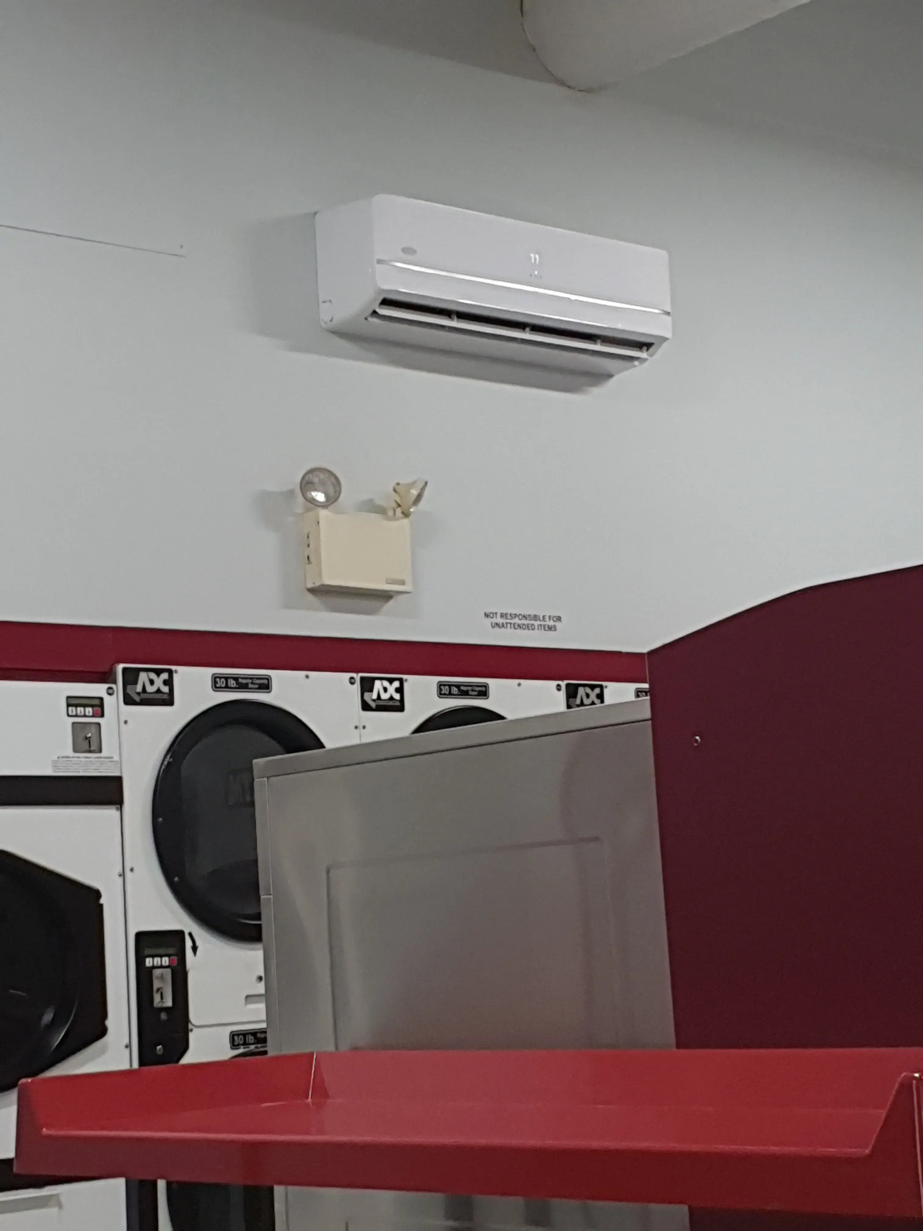 Boulevard Laundromat - Image 19