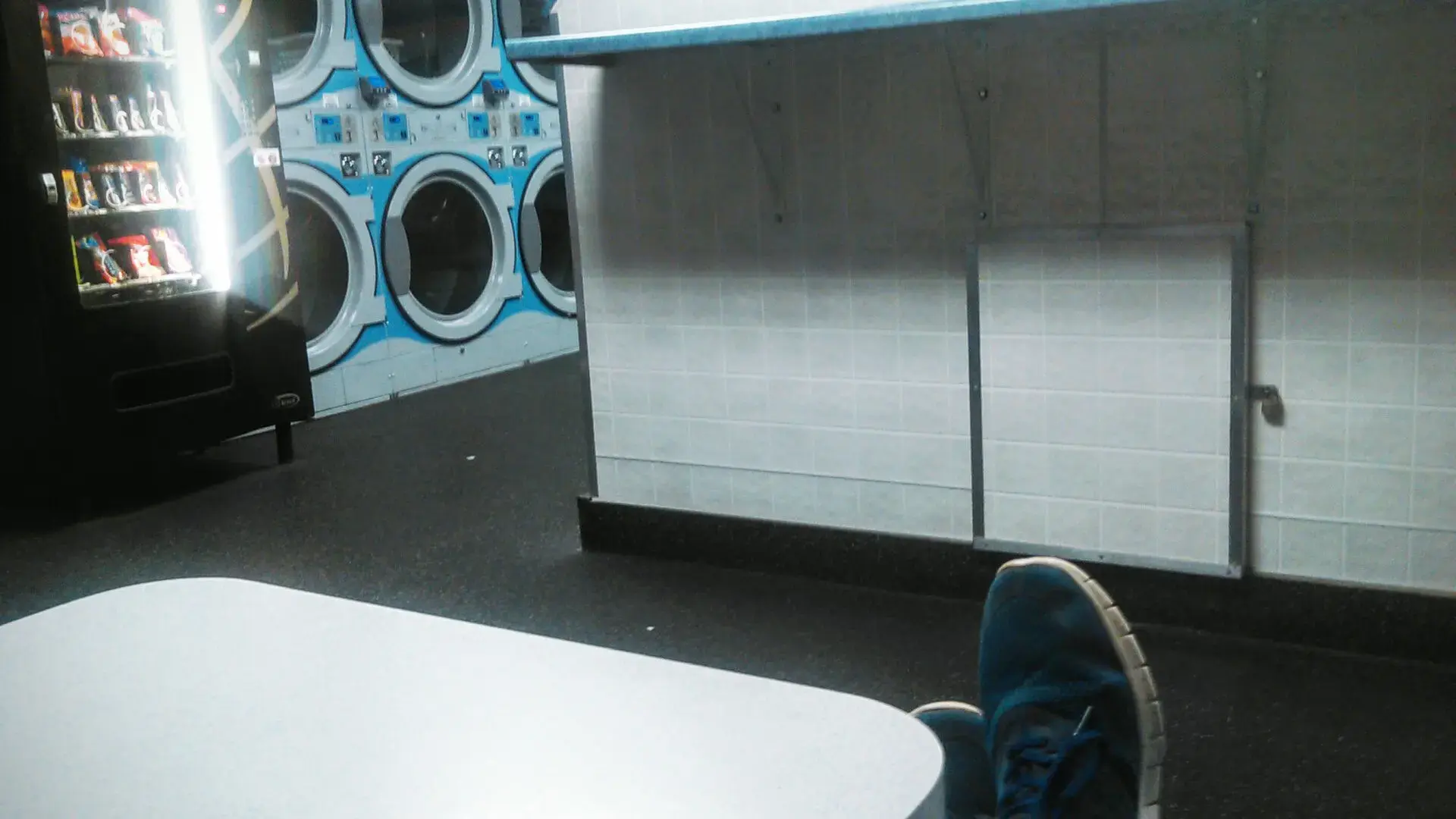 Boulevard Laundromat - Image 18