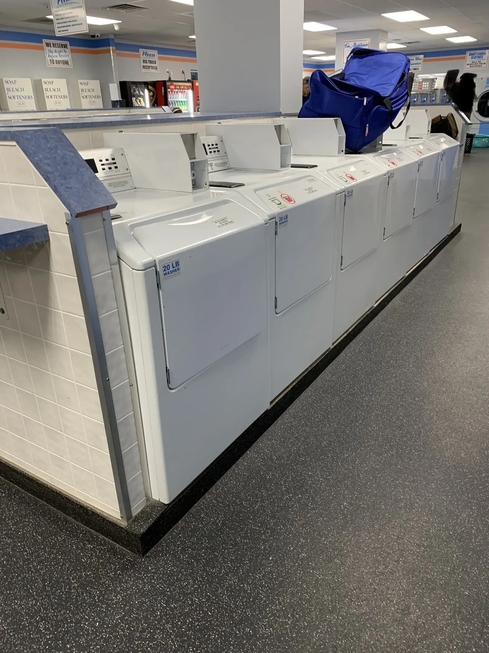 Boulevard Laundromat - Image 7