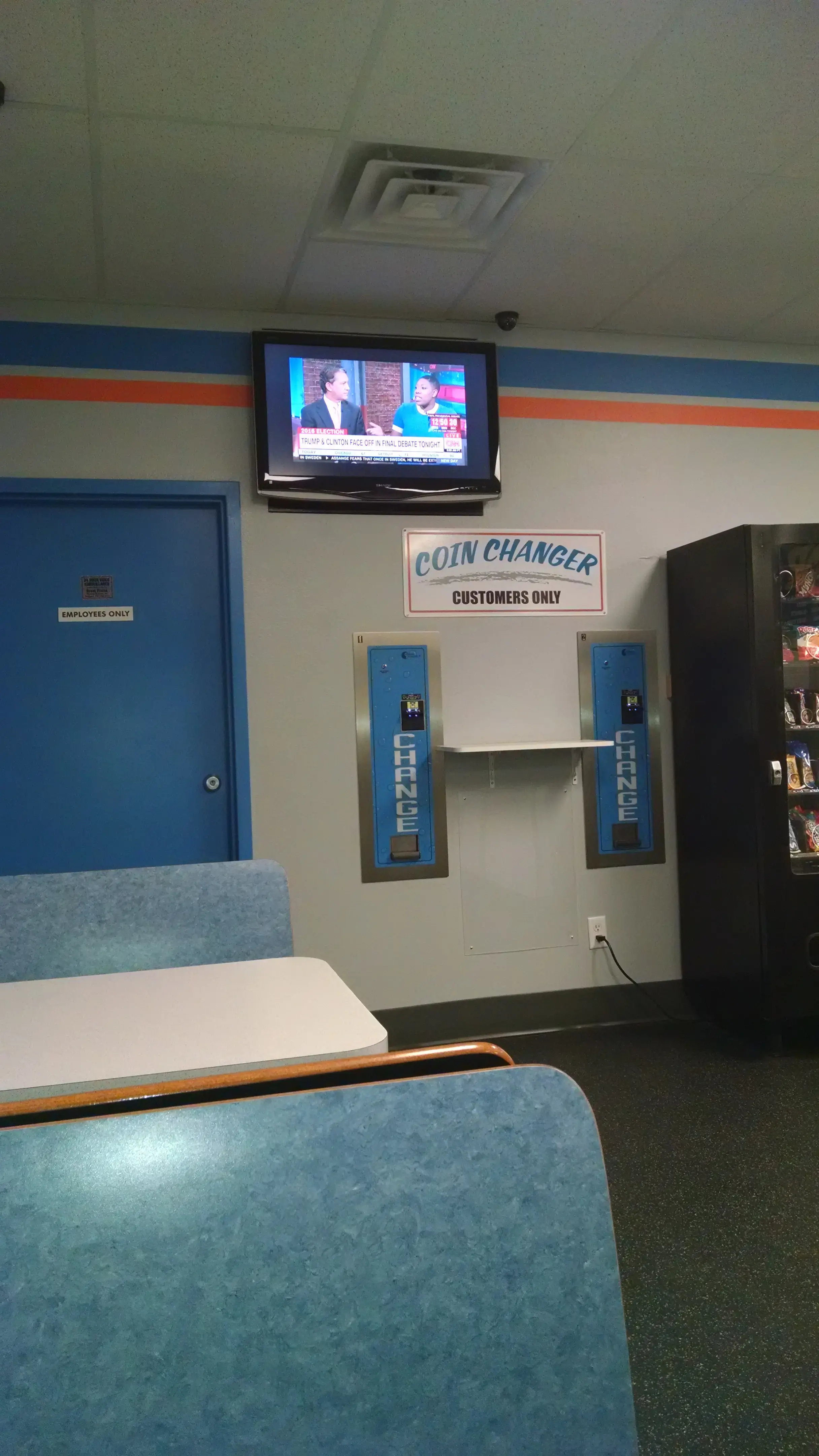Boulevard Laundromat - Image 3