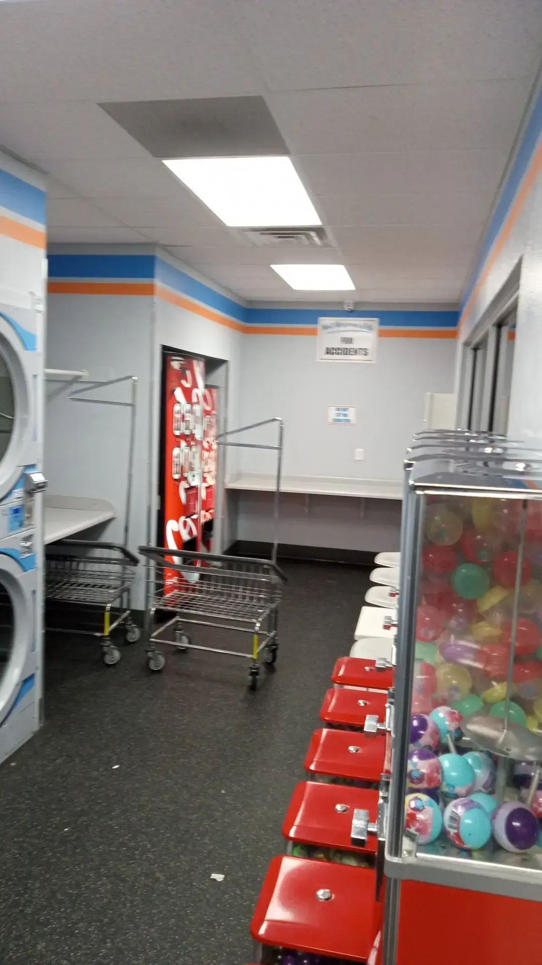 Boulevard Laundromat thumbnail 17