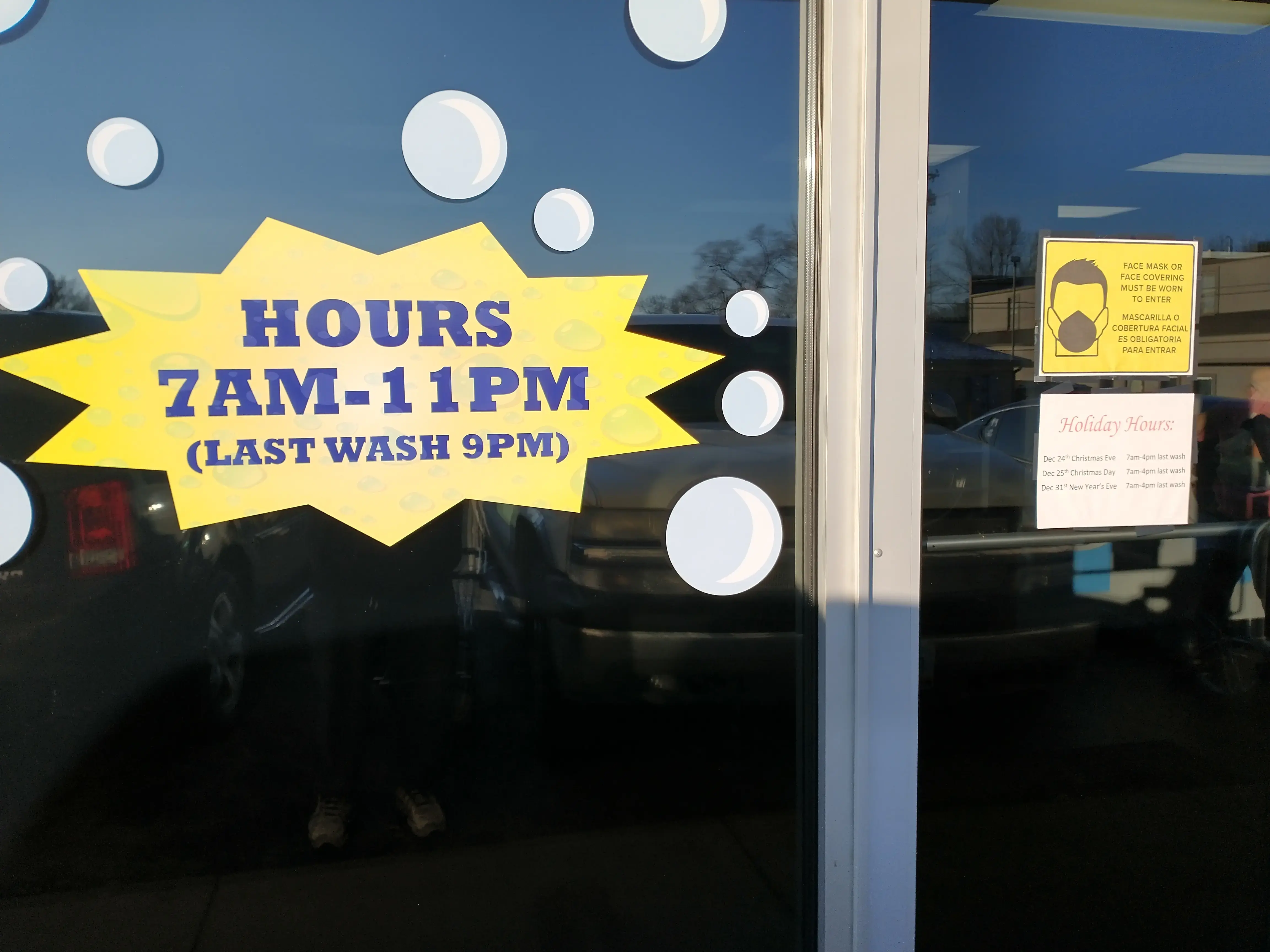 Boulevard Laundromat - Image 16