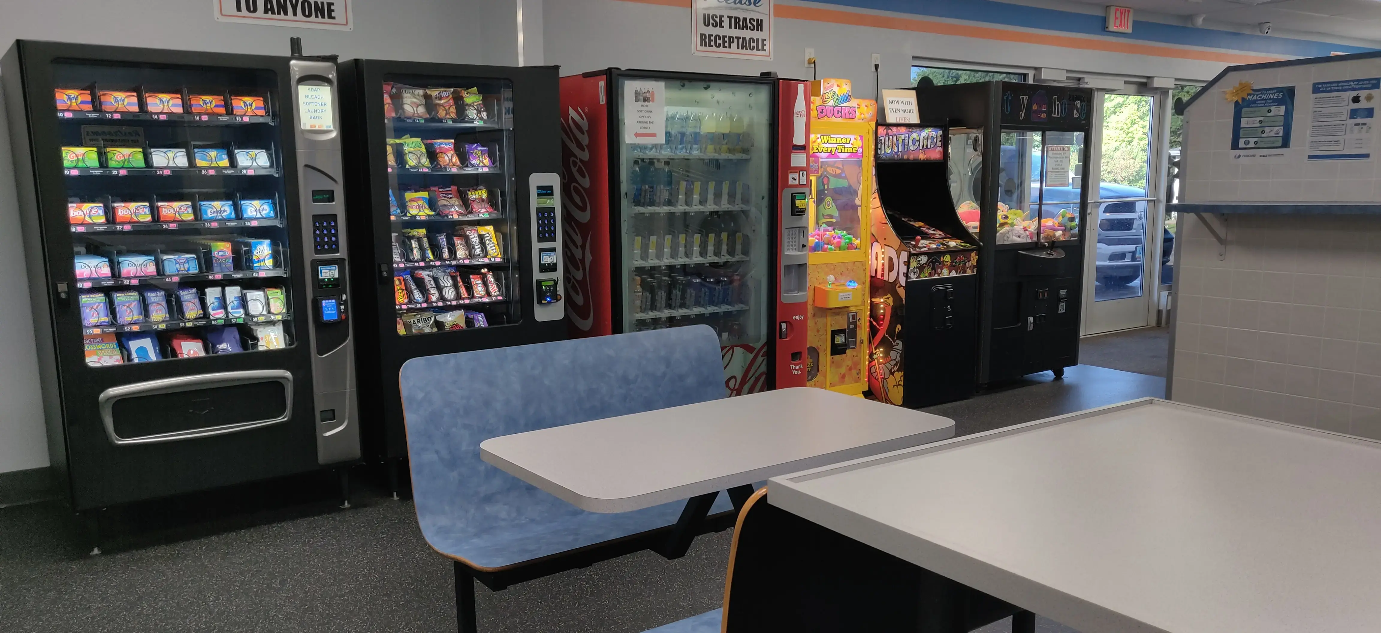 Boulevard Laundromat - Image 5