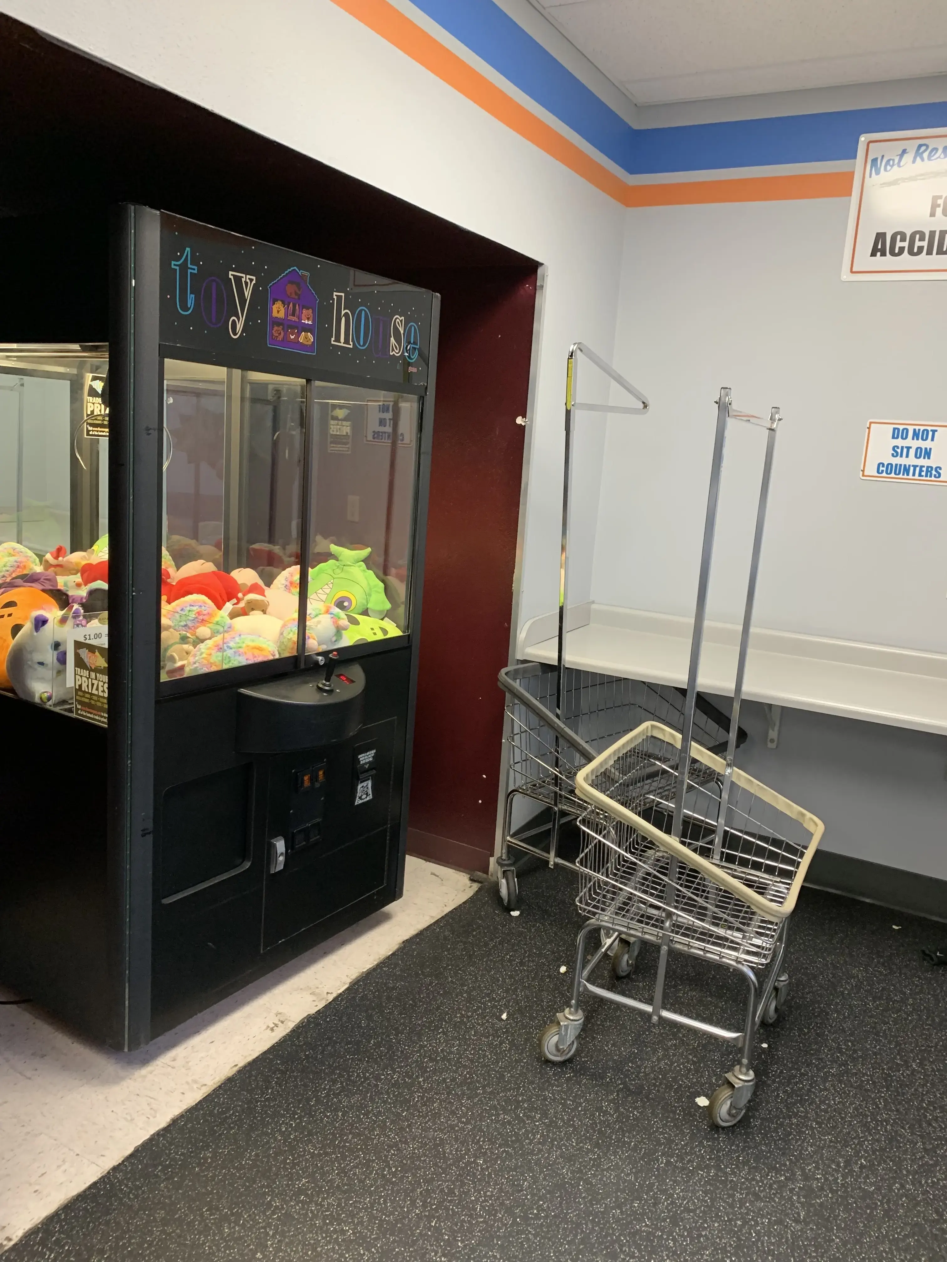Boulevard Laundromat - Image 8