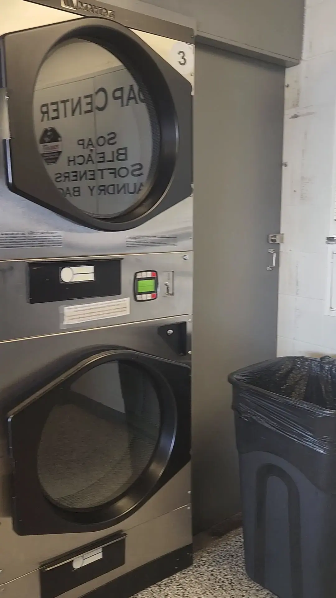 Boulevard Laundromat thumbnail 15