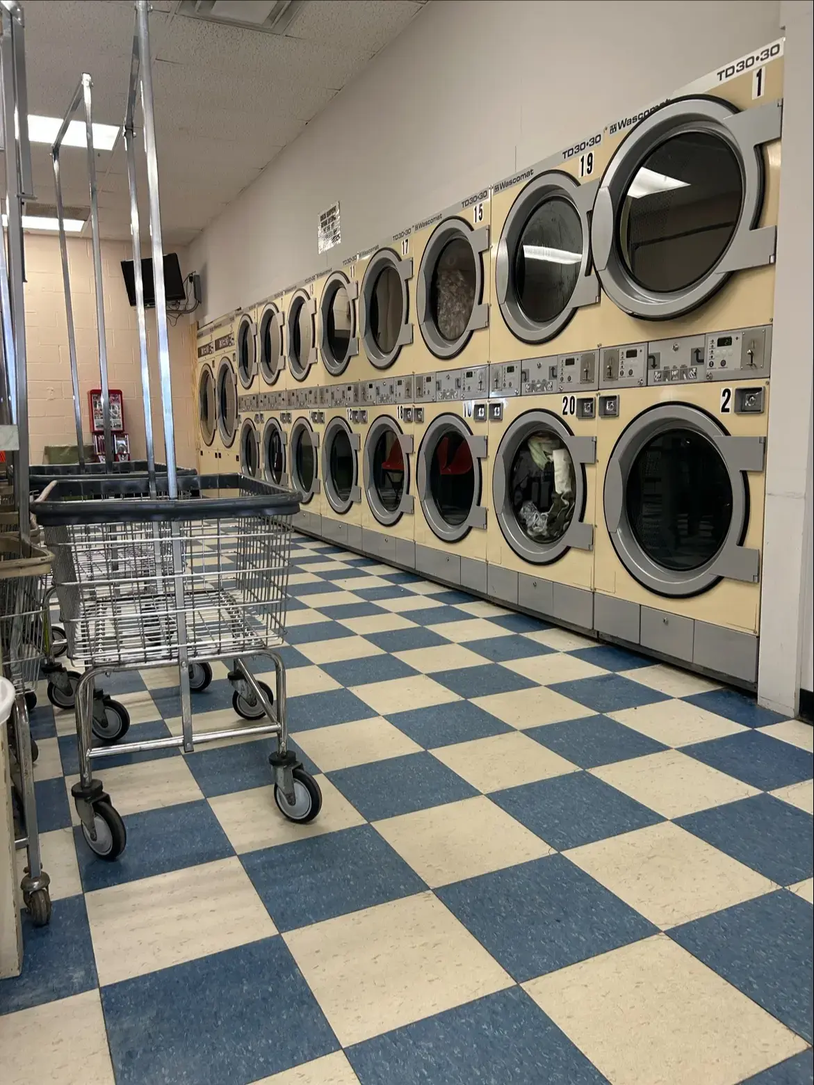 Bradford's Cleaners and Coin Laundry location
