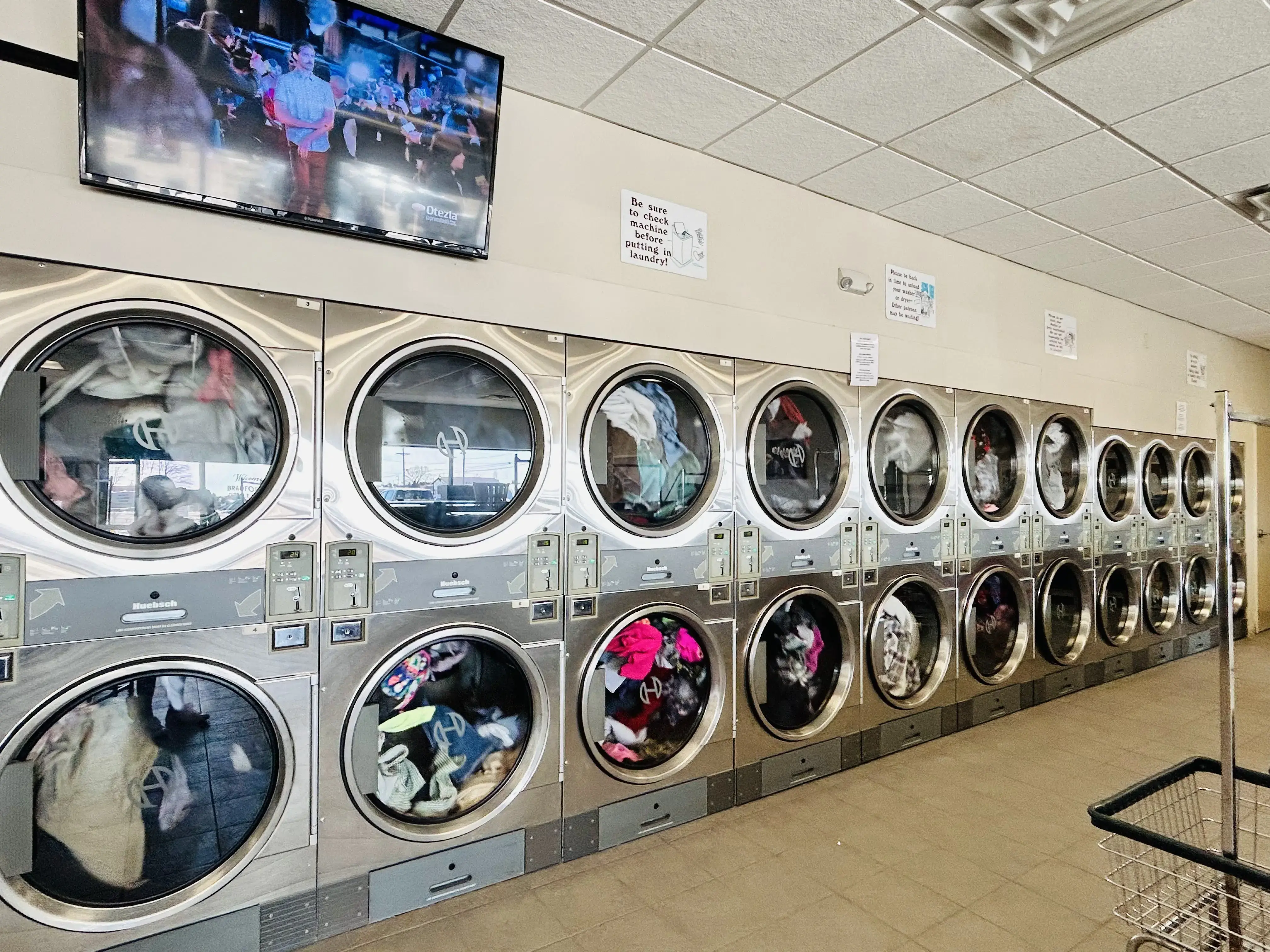 Bradford's Cleaners and Coin Laundry - Image 4