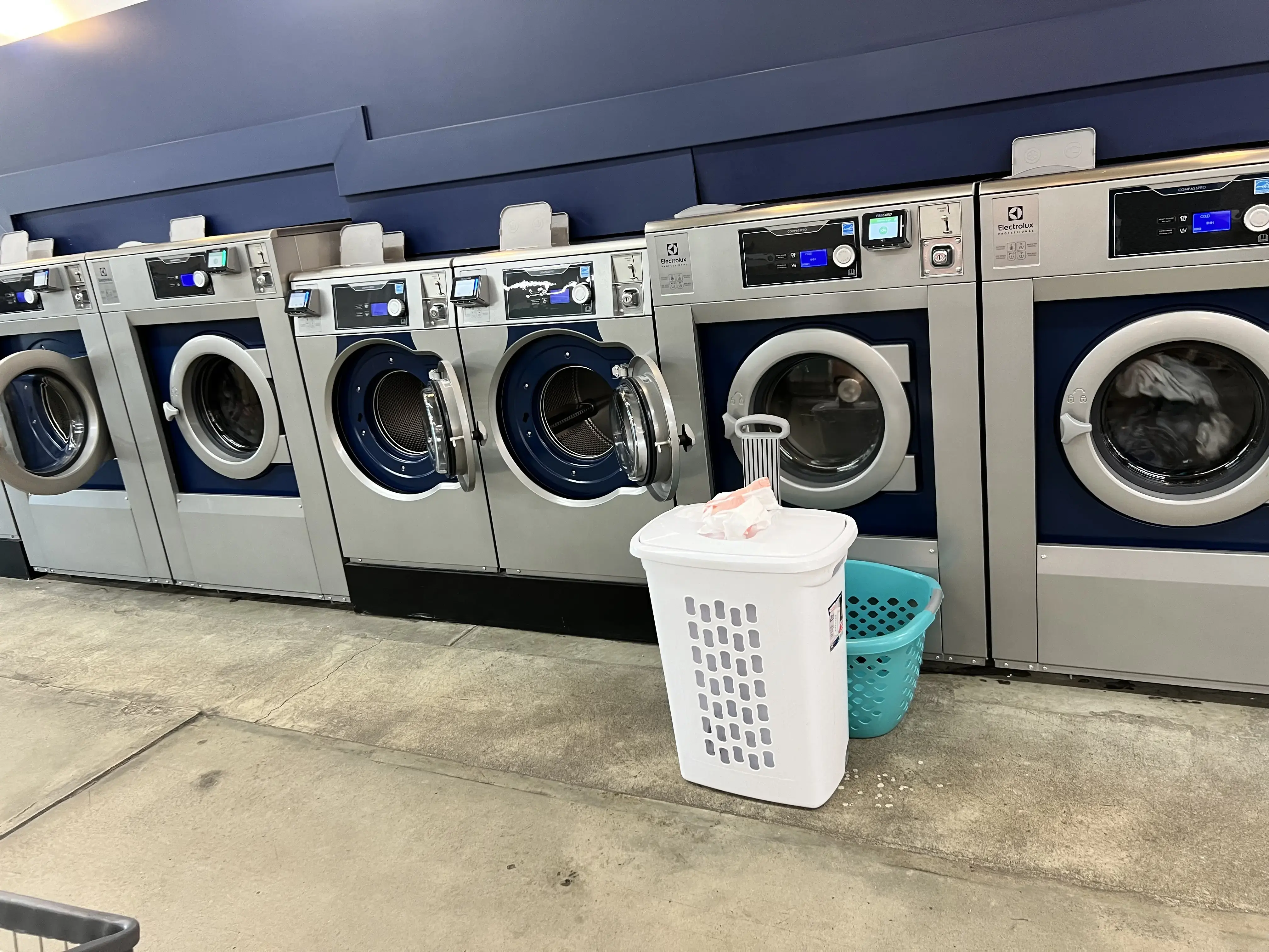 Breeze Laundry 12th ave Rd - Image 14