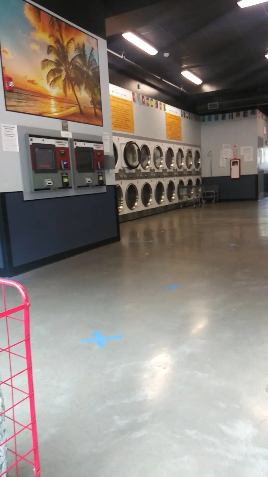 Breezes Laundromat - Image 9