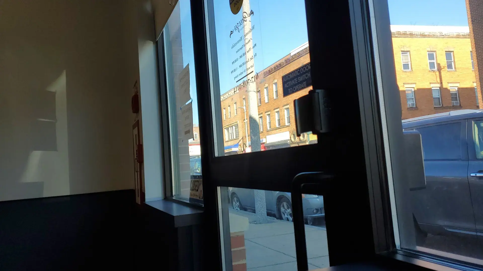 Breezes Laundromat - Image 5