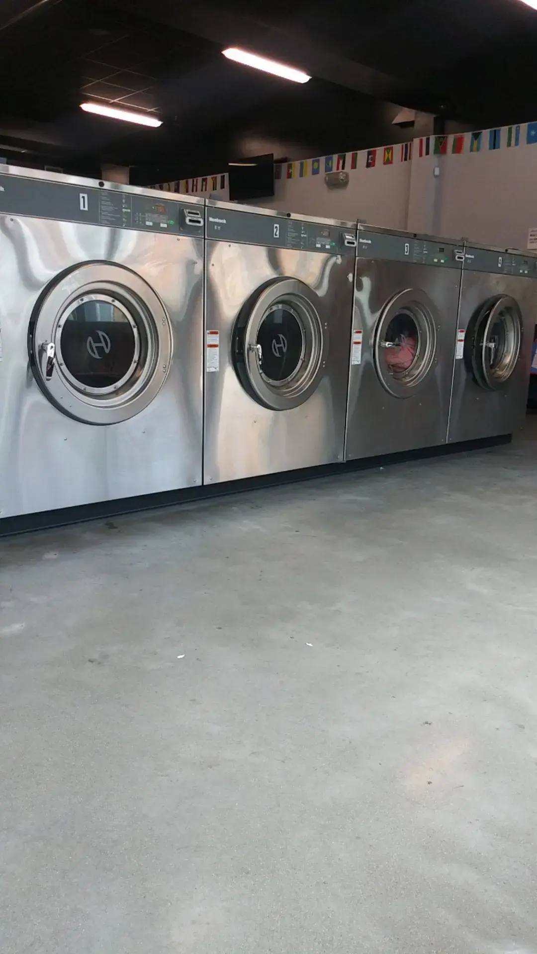 Breezes Laundromat thumbnail 13