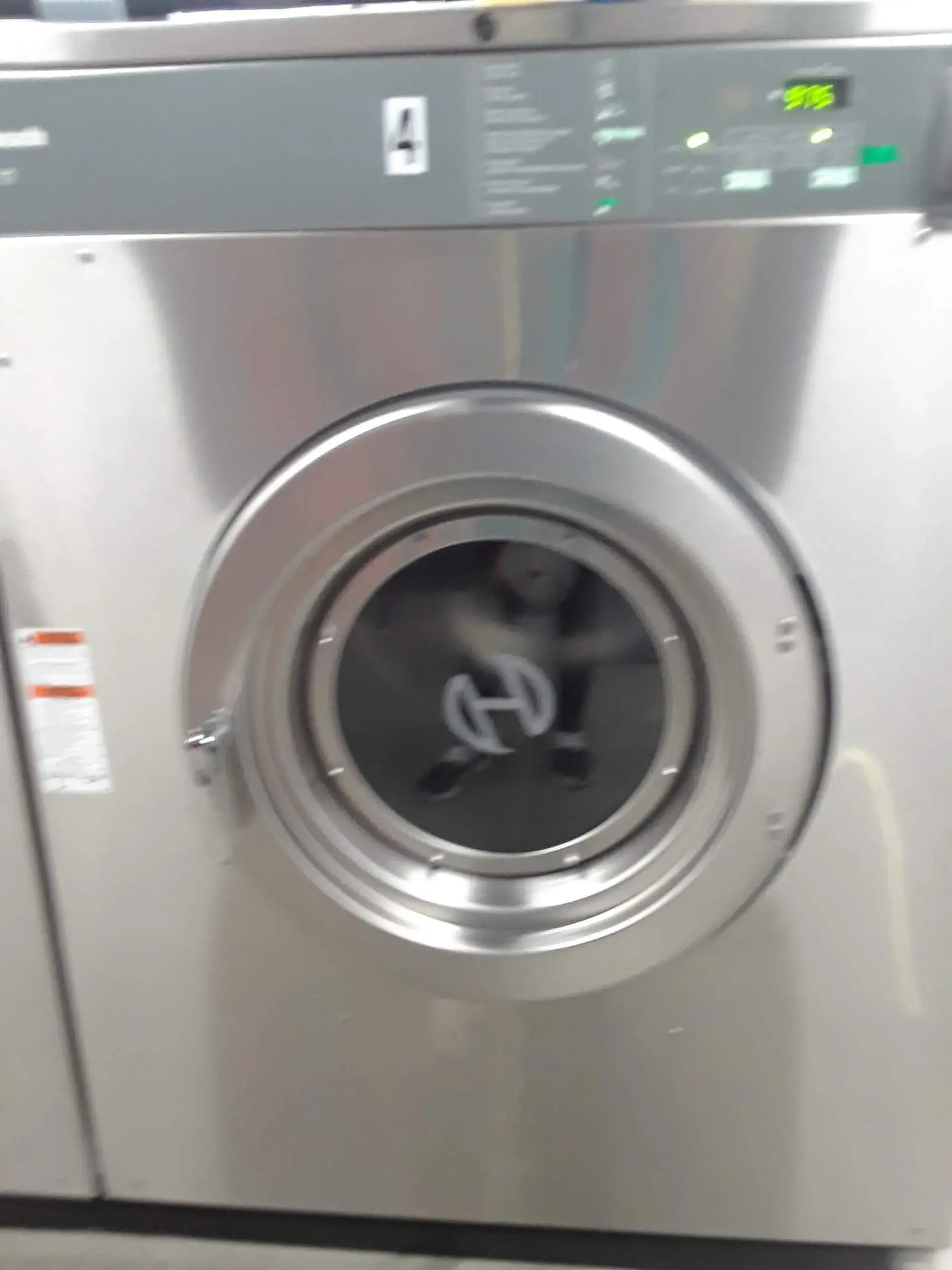 Breezes Laundromat thumbnail 10