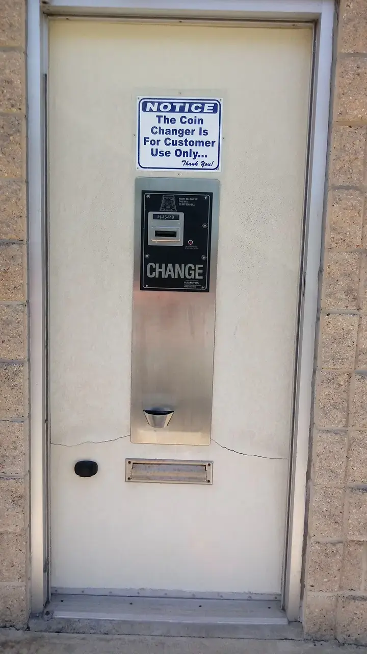 Bresslers Laundramat - Image 3