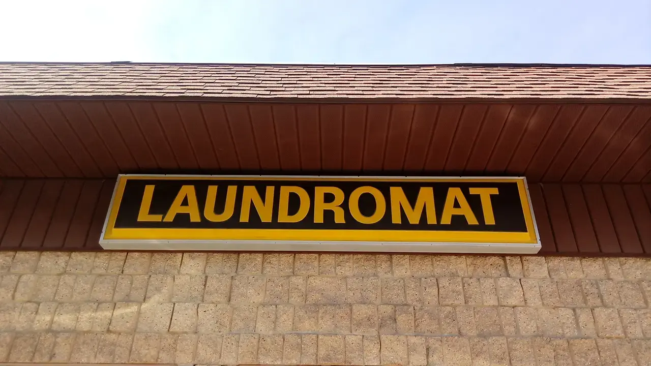 Bresslers Laundramat - Image 2