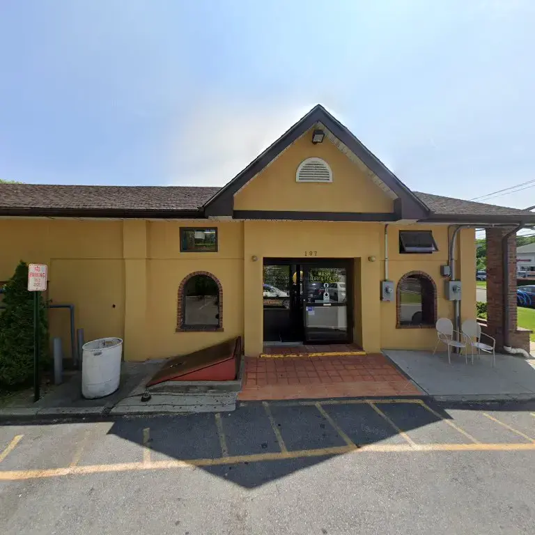 Briar Laundry Center - Briar Wash n' Fold - Image 1