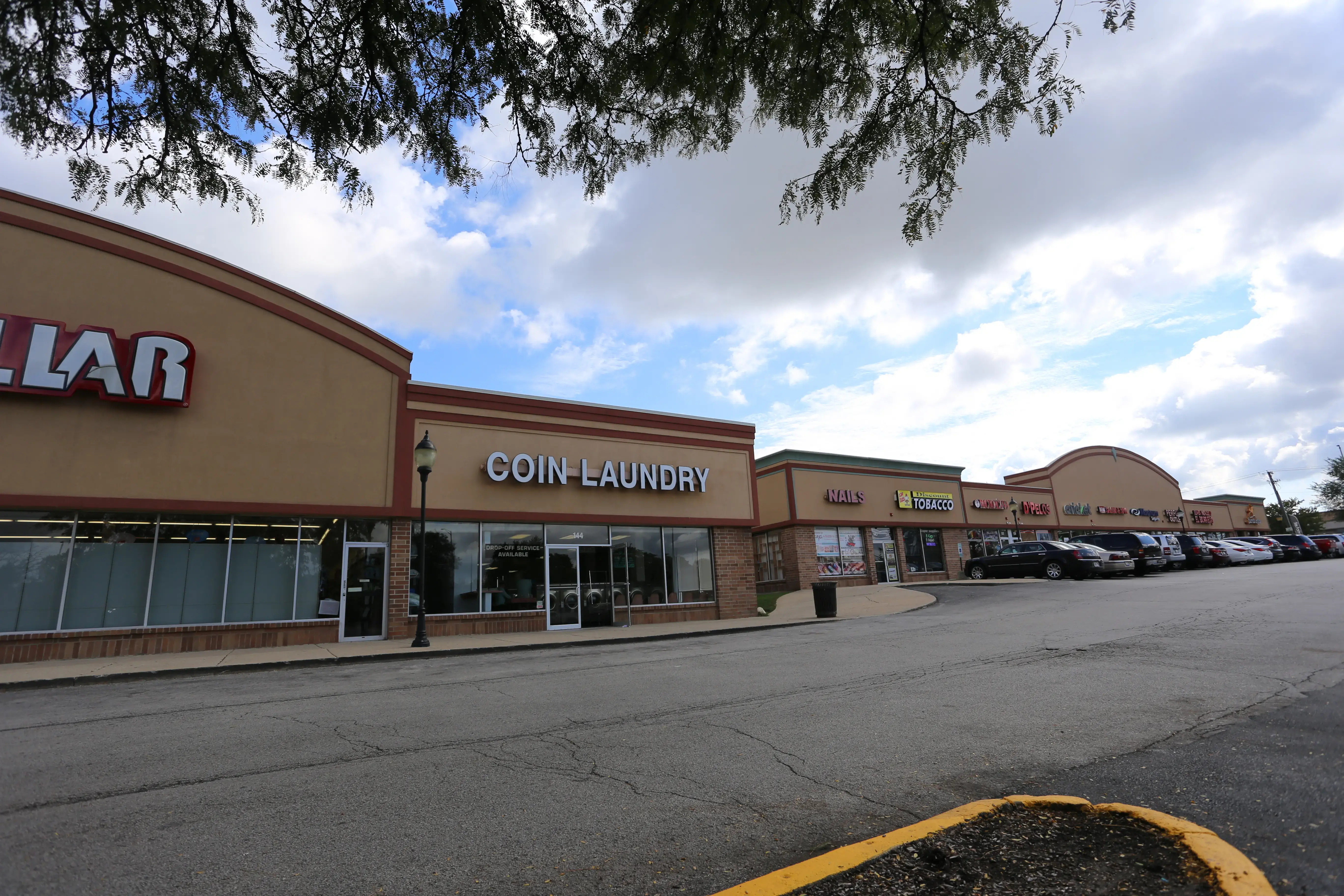 Briar Square Laundromat thumbnail 17