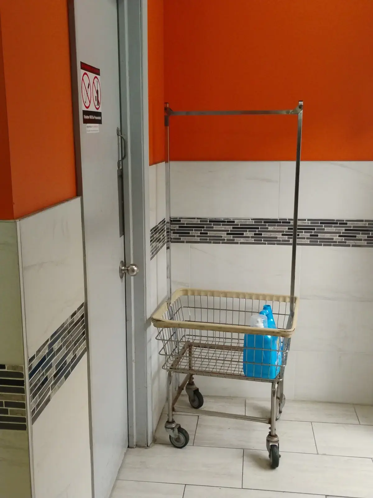 Briar Square Laundromat - Image 9