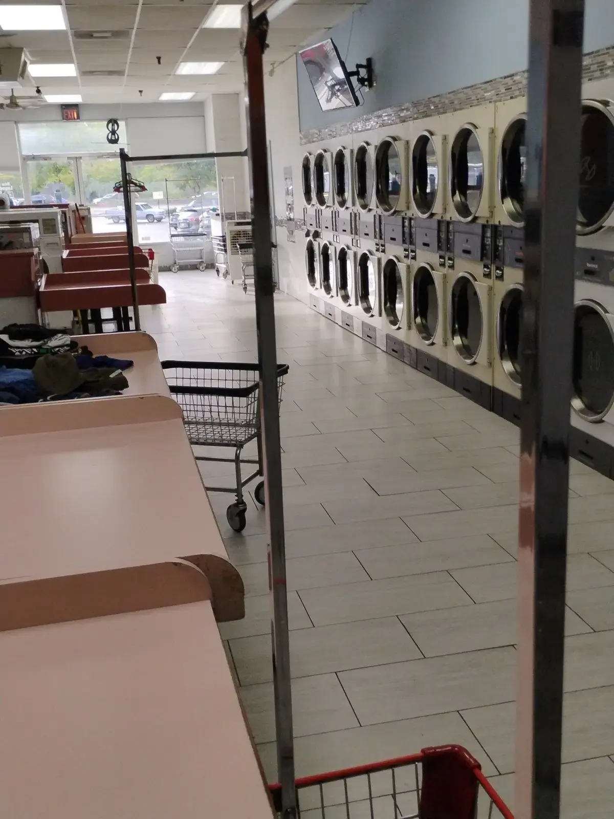 Briar Square Laundromat - Image 12