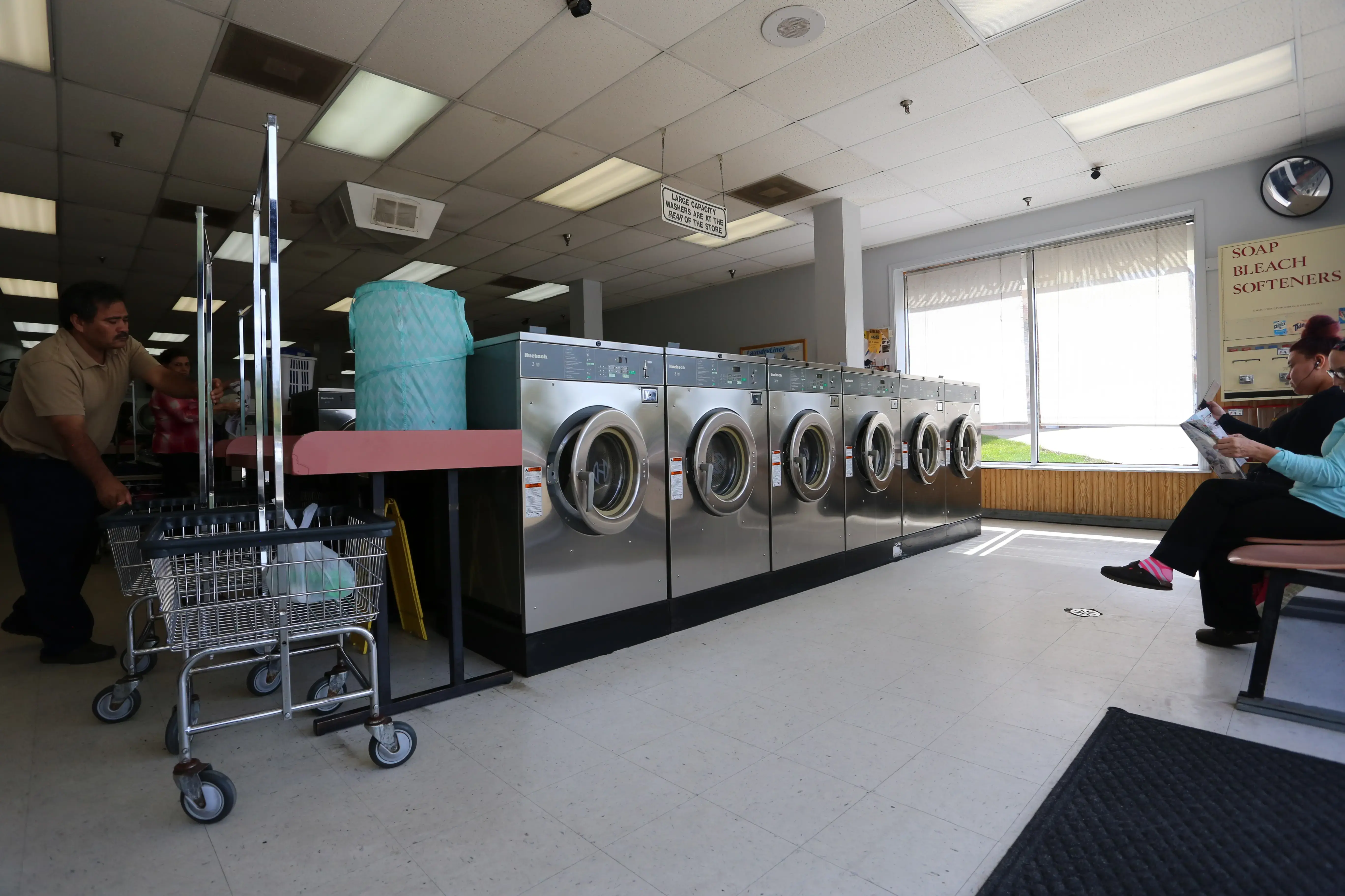 Briar Square Laundromat - Image 15