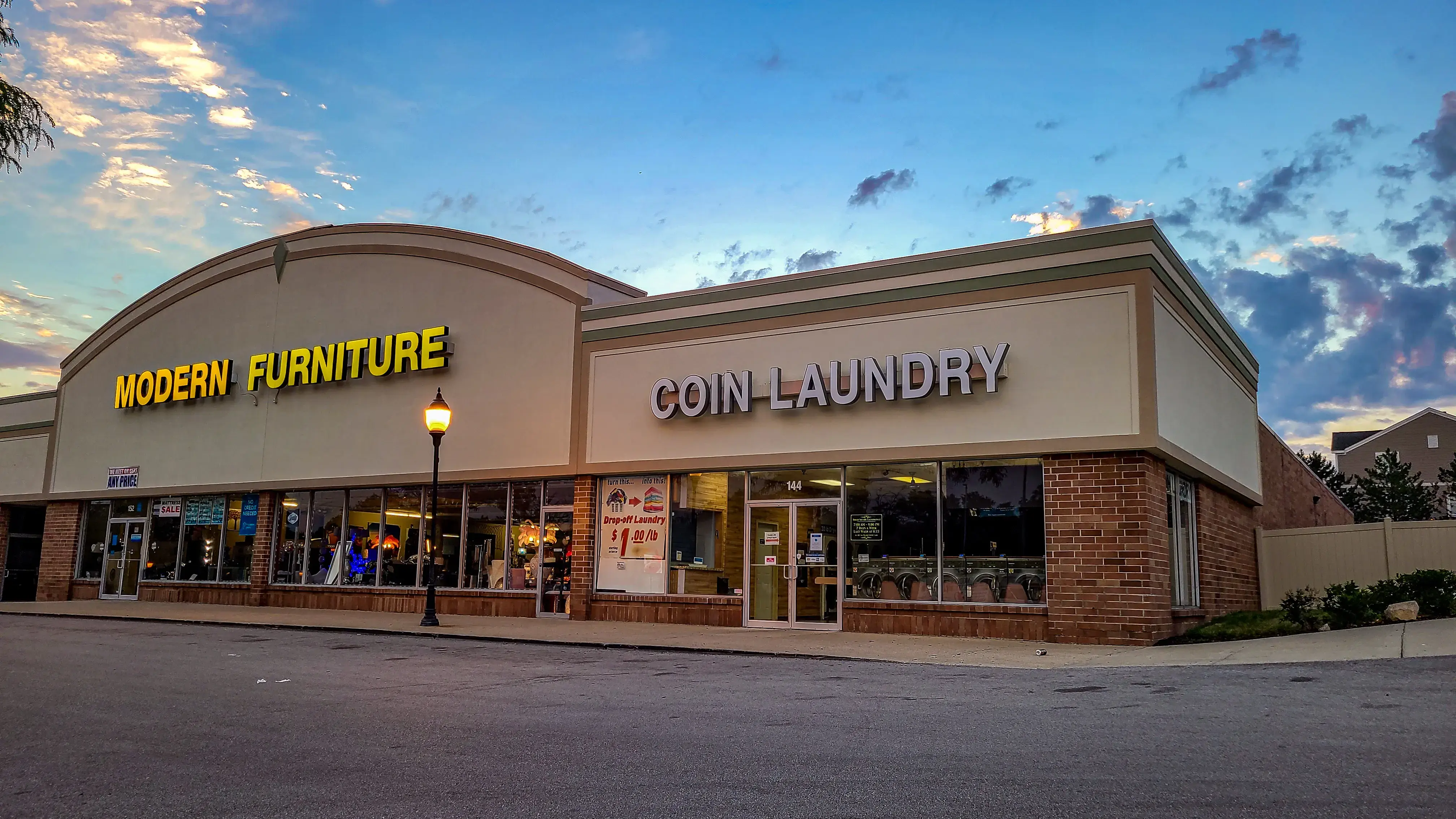 Briar Square Laundromat - Image 2