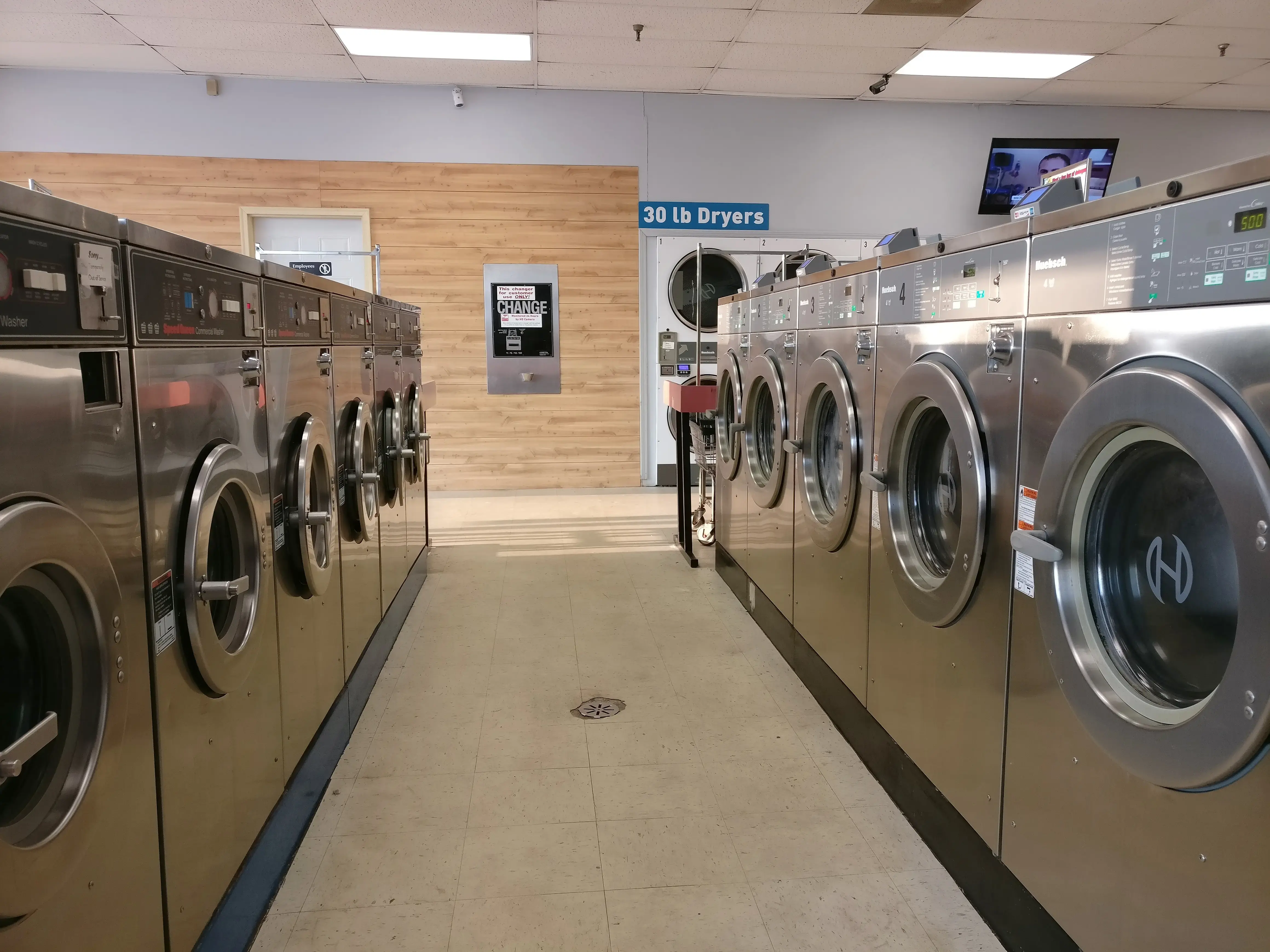 Briar Square Laundromat - Image 18