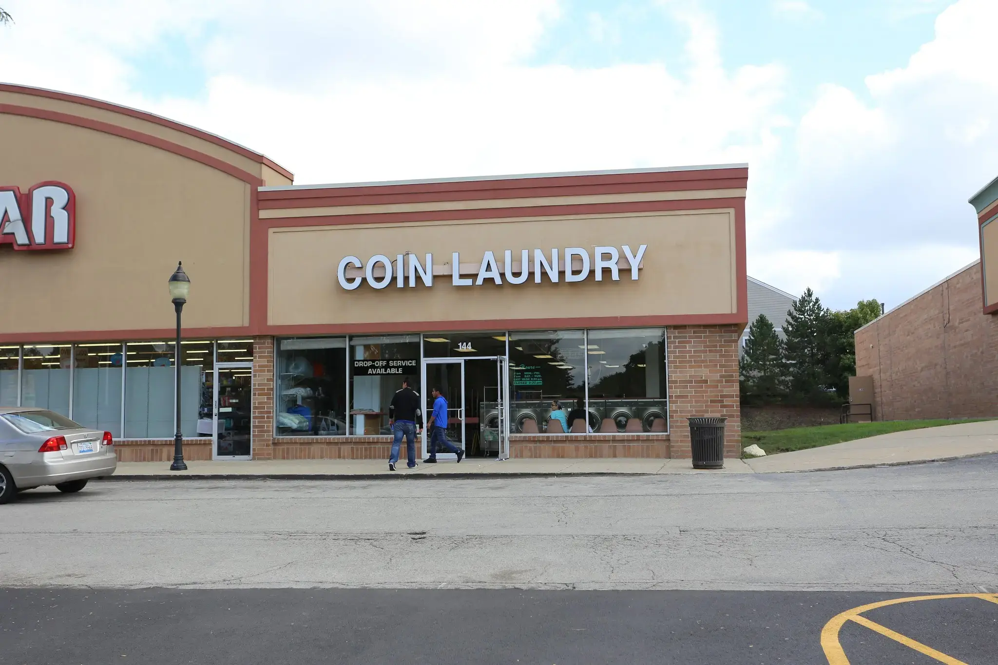 Briar Square Laundromat thumbnail 16