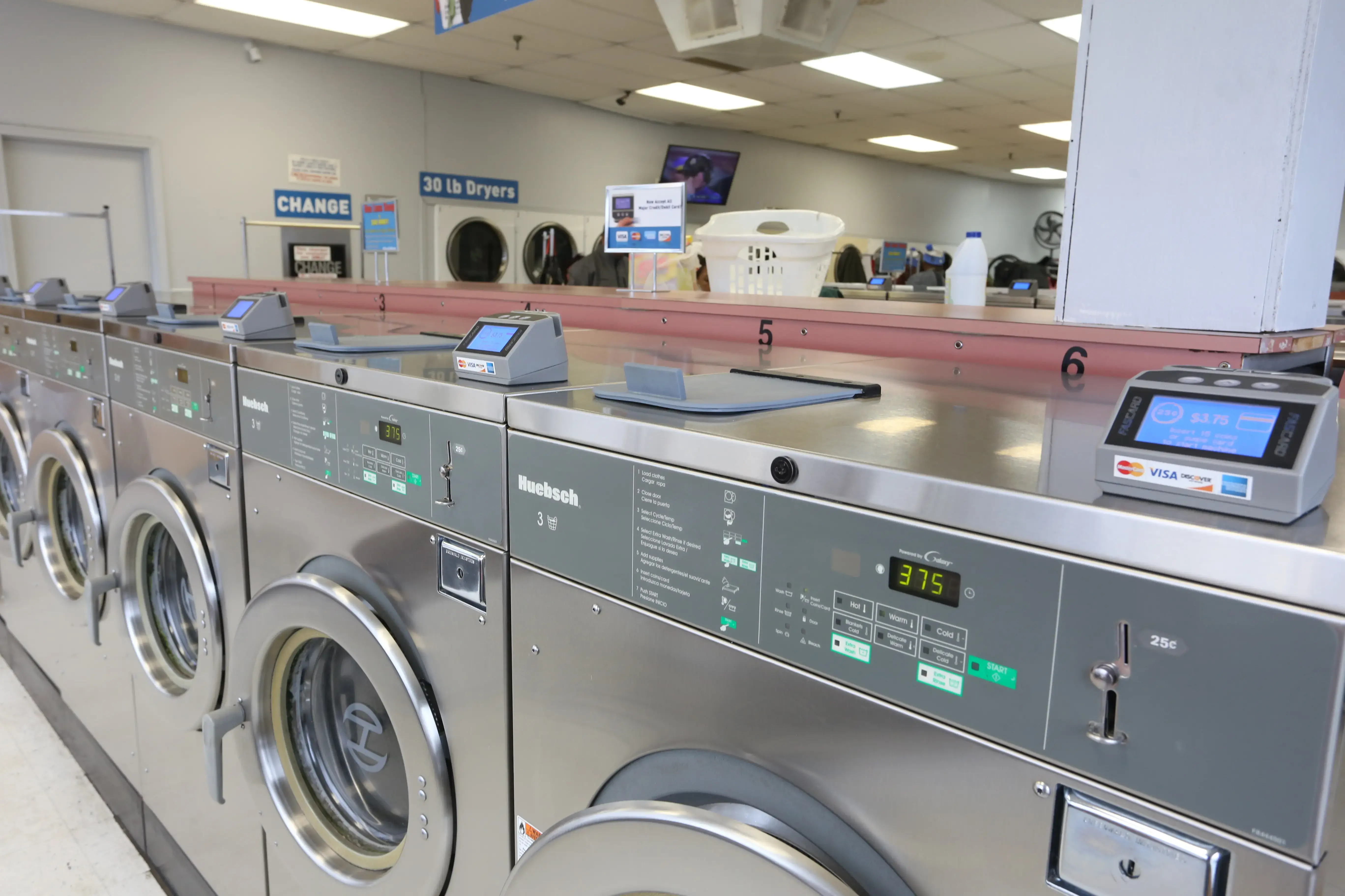 Briar Square Laundromat thumbnail 14