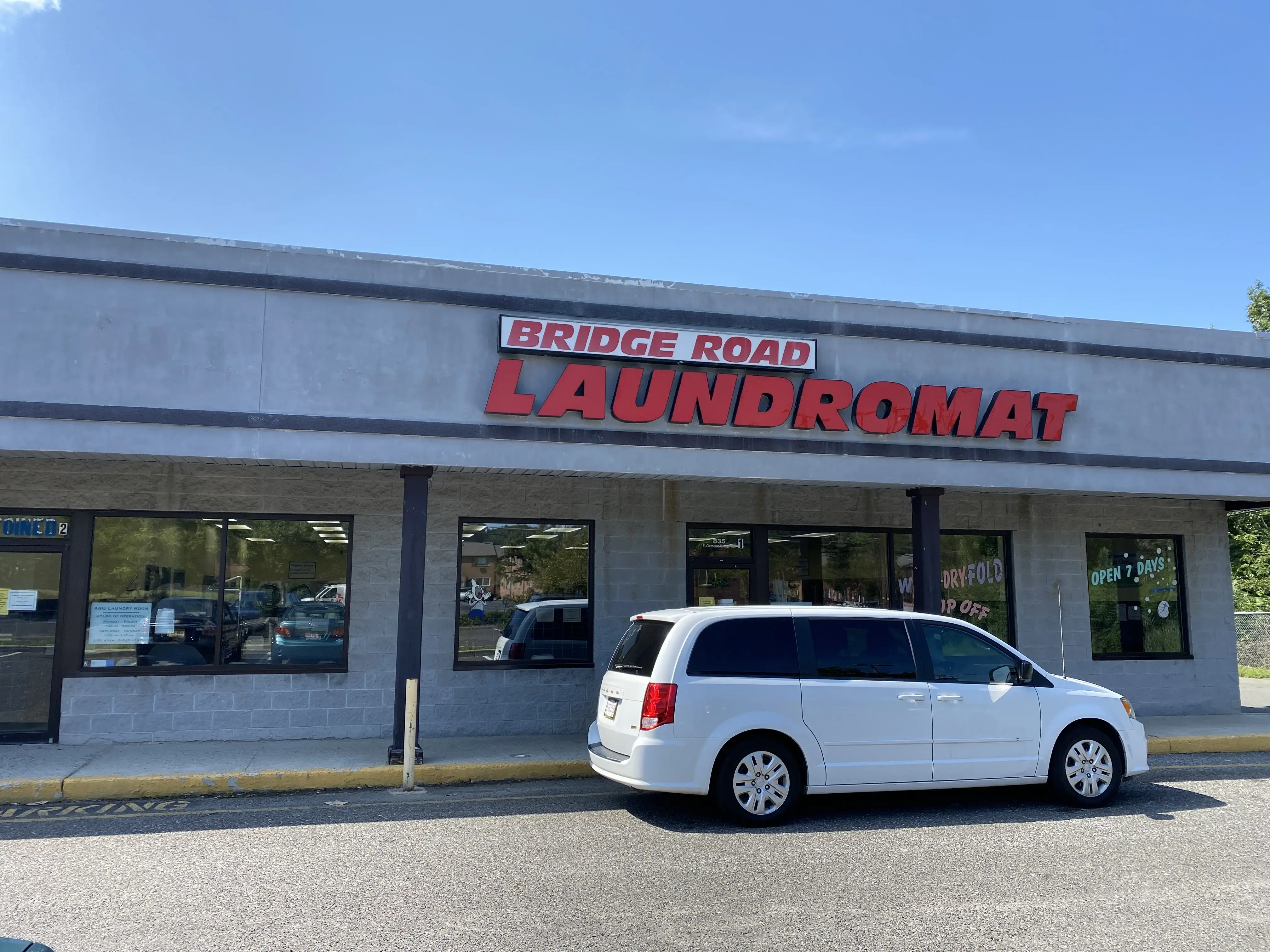 Bridge Road Laundromat - Image 4