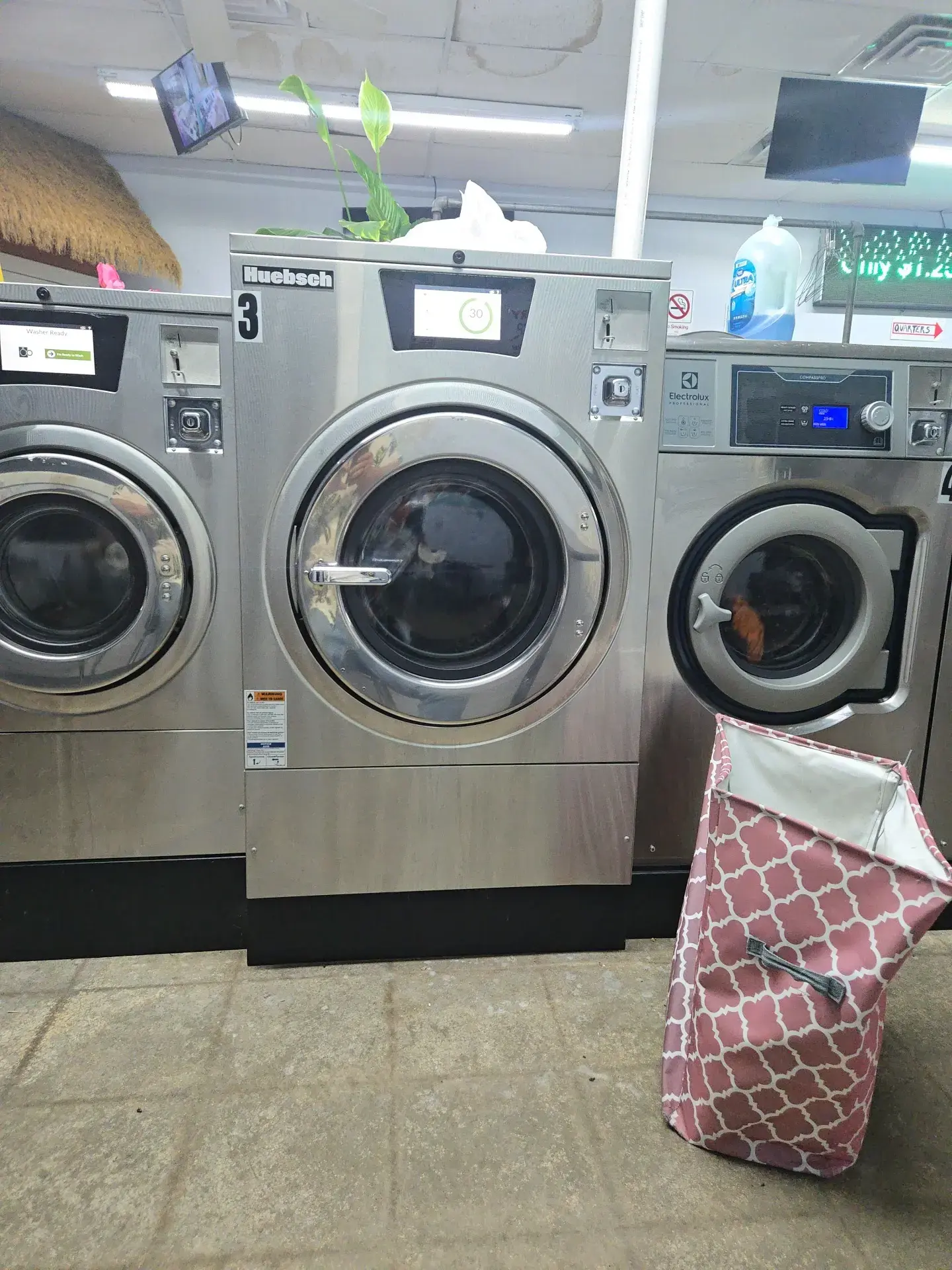 Bridgeport Laundromat - Image 19