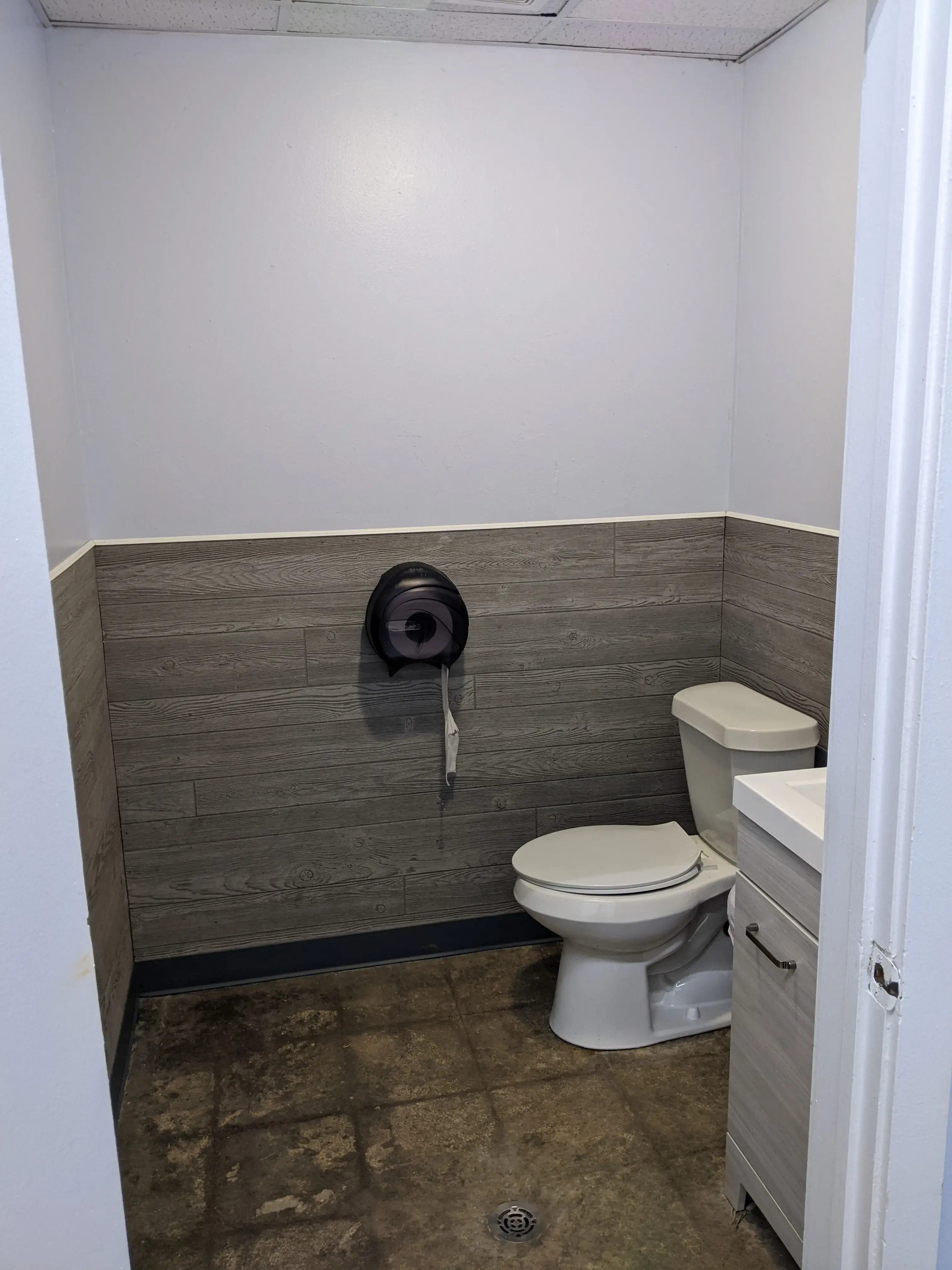 Bridgeport Laundromat - Image 15